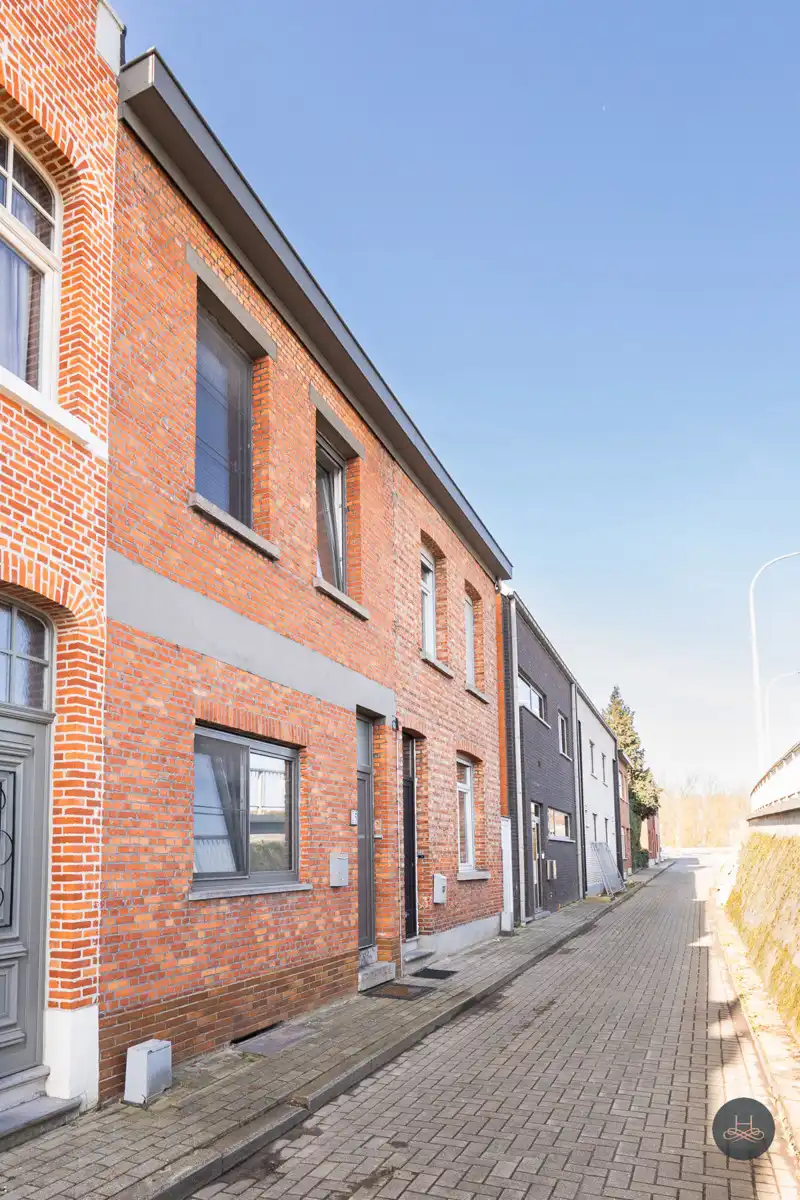 Recent vernieuwde en ruime gezinswoning met tuin en terras foto 28