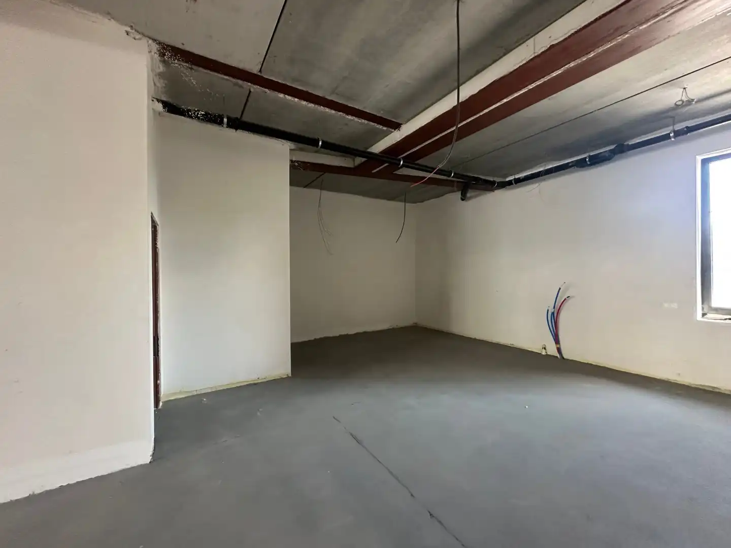 Prachtig handelspand van 166m² met een uitbouw vooraan van 19,5m² gelegen te St-Idesbald foto 10