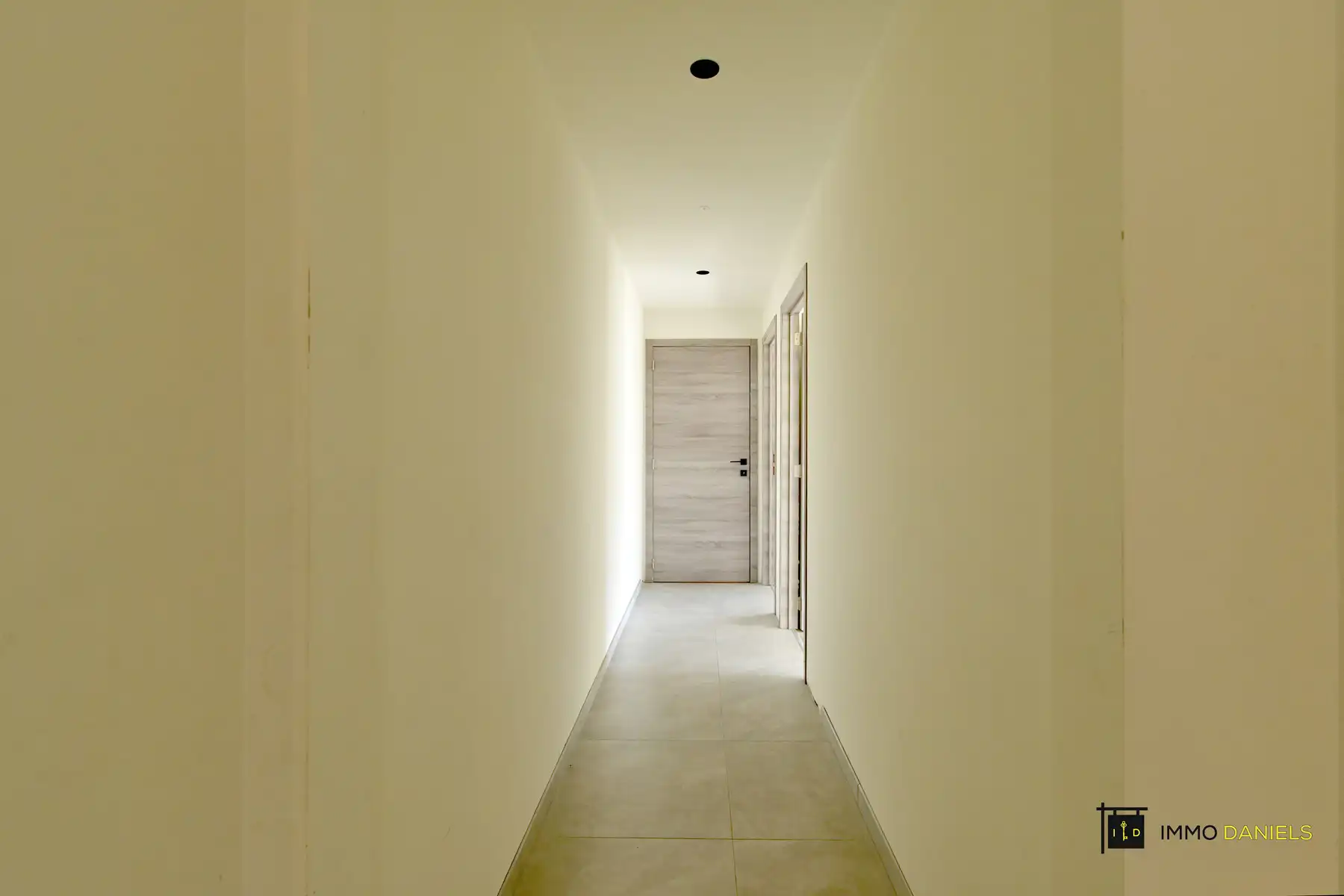 Gunstig gelegen handelspand met instapklare woonst (3slks.) foto 17