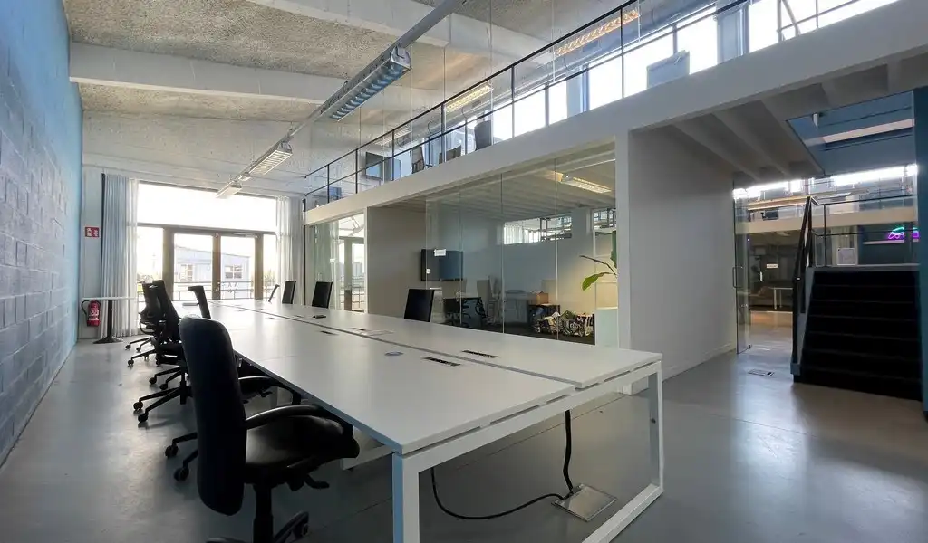 Gerenoveerde kantoren te huur in Hangar 26 op het Eilandje in Antwerpen foto 7