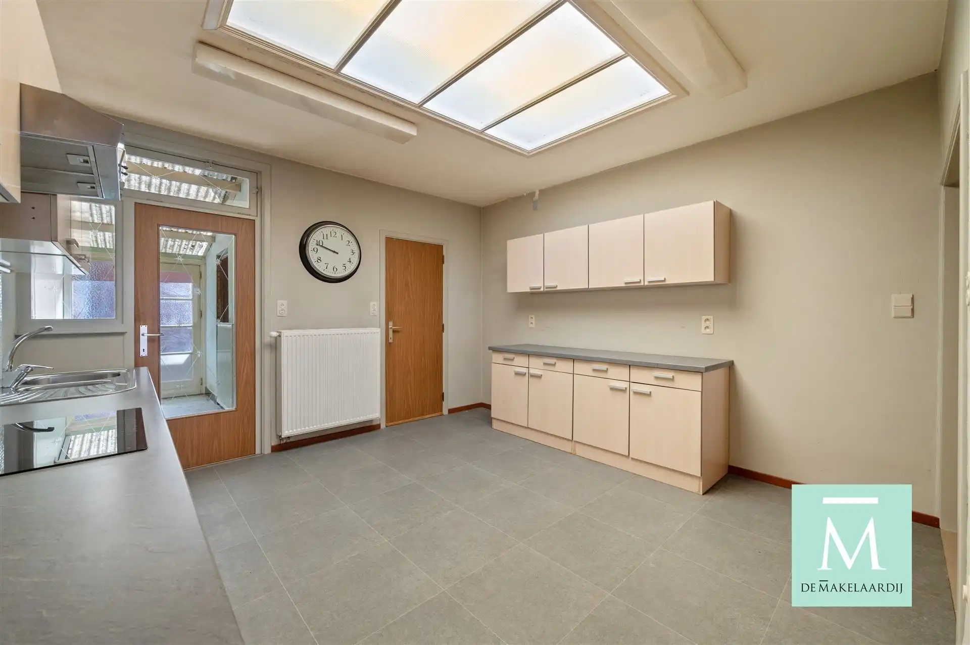 Leuke, op te frissen starterswoning met 3 slaapkamers en gezellig terrasje op toplocatie! foto 5