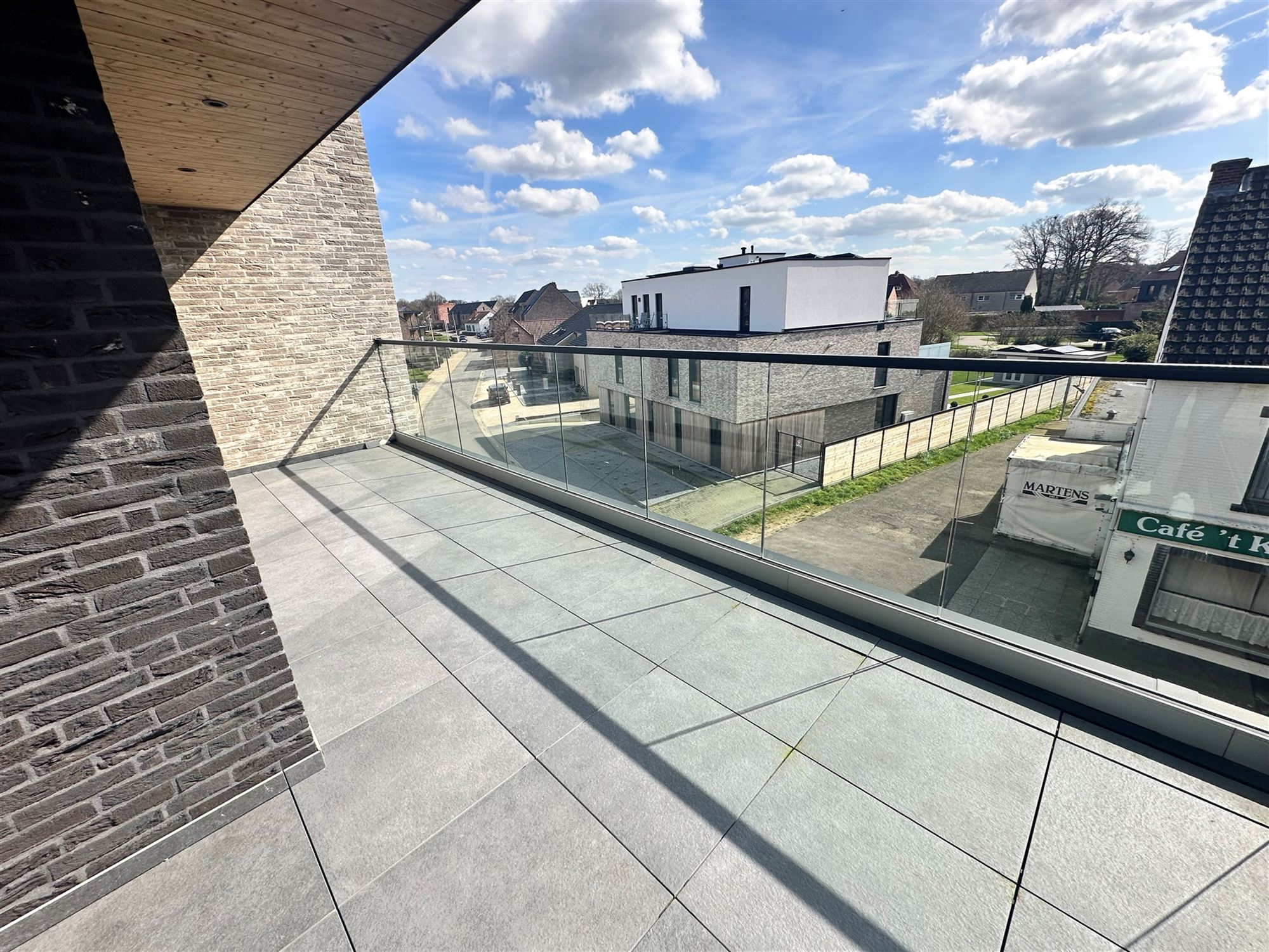 UNIEKE PENTHOUSE MET 2 SLAAPKAMERS, RUIME TERRASSEN EN GARAGE TE PAAL foto 8