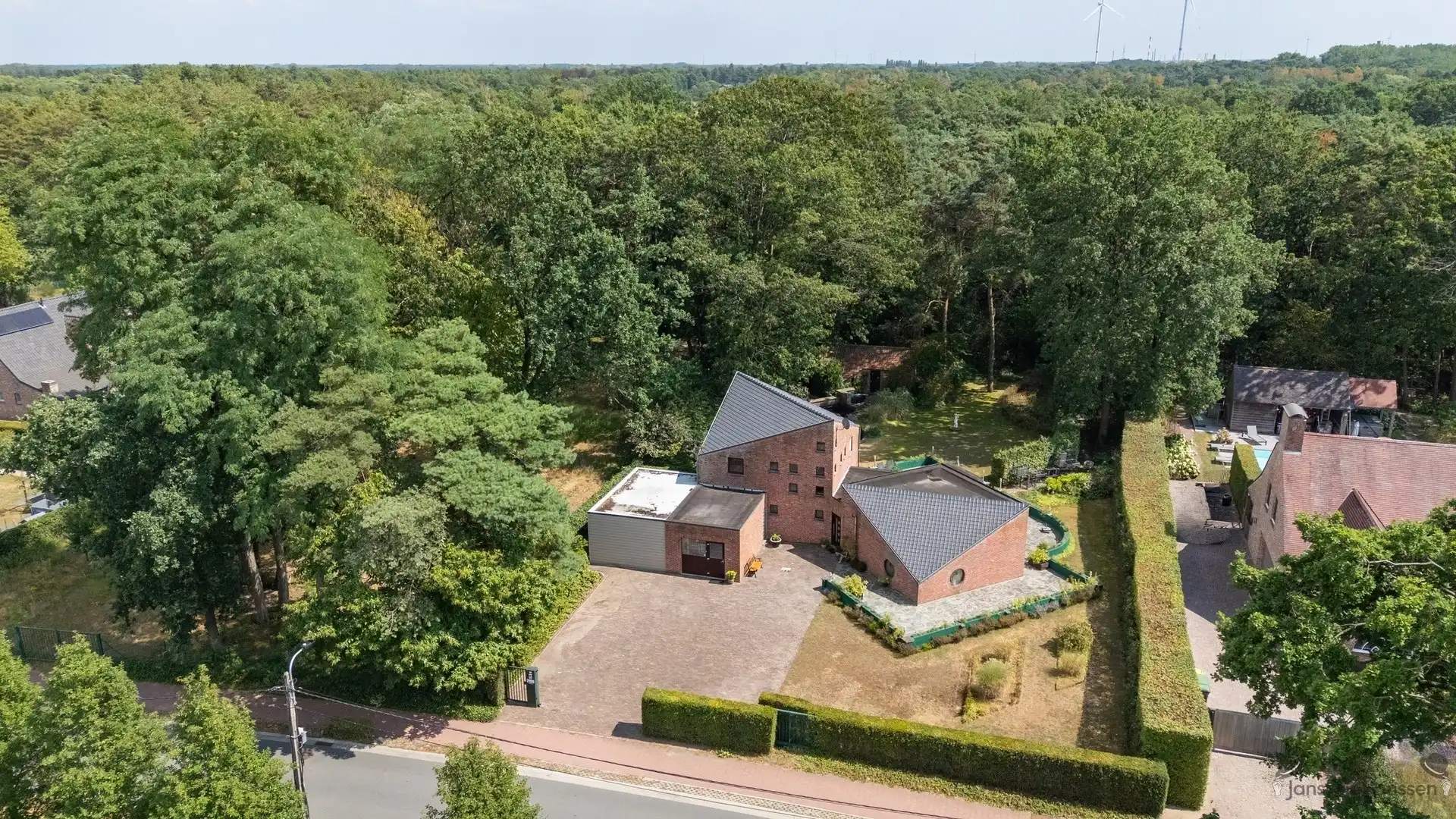 Architecturale woning met 4 slaapkamers op een royaal perceel van 2.012 m² foto 29