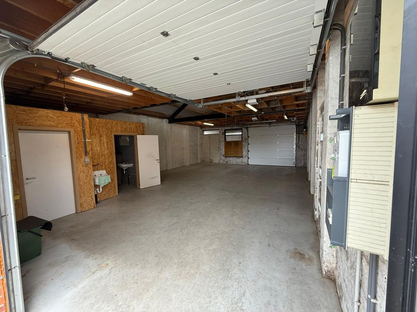 Moderne, lichtrijke woning met loods van 100m² en tal van mogelijkheden foto 24