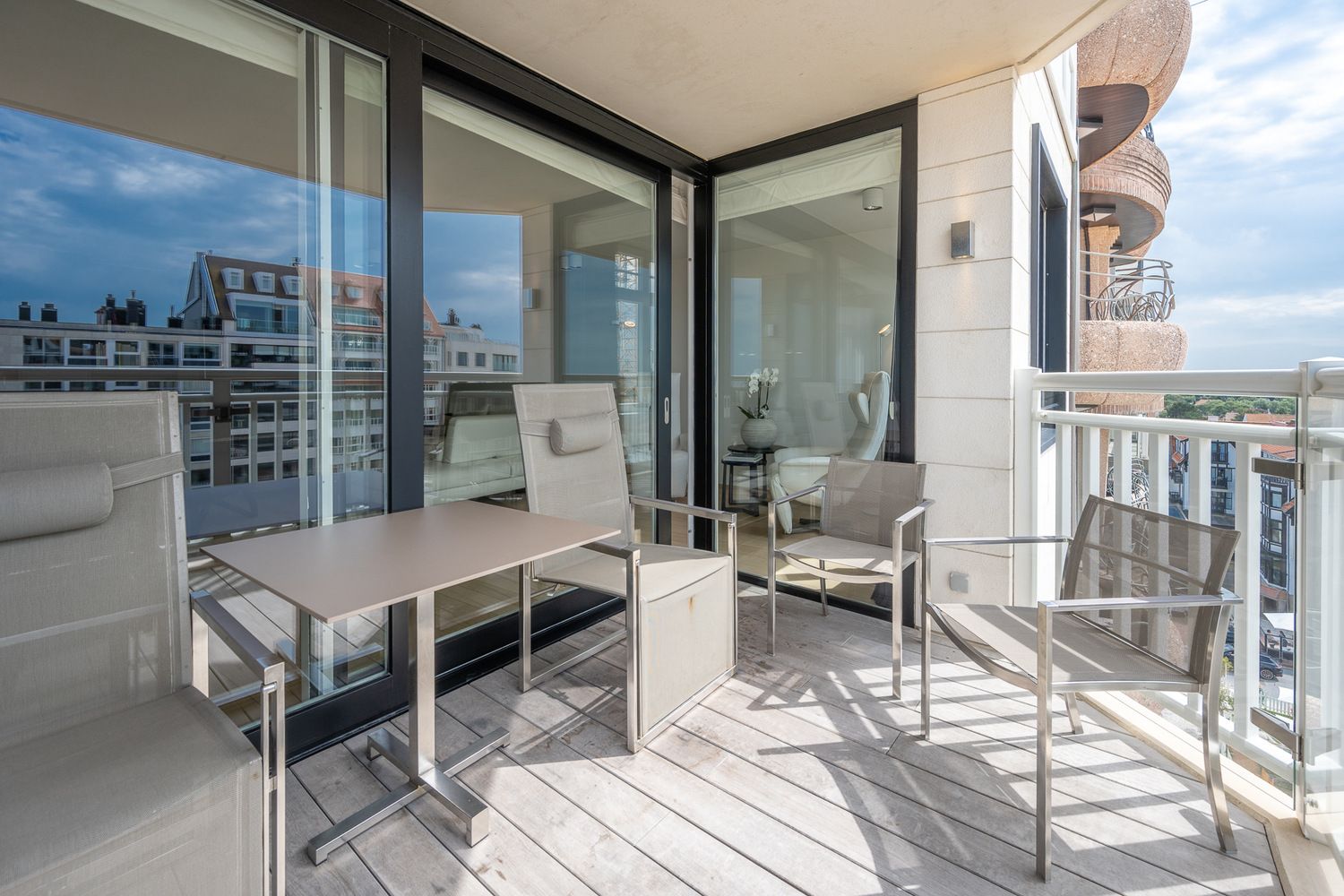 Instapklaar appartement (gevelbreedte van 8,6m!) met 3 slaapkamers op het exclusieve Albertplein te Albertplein Knokke-Zoute. foto 9