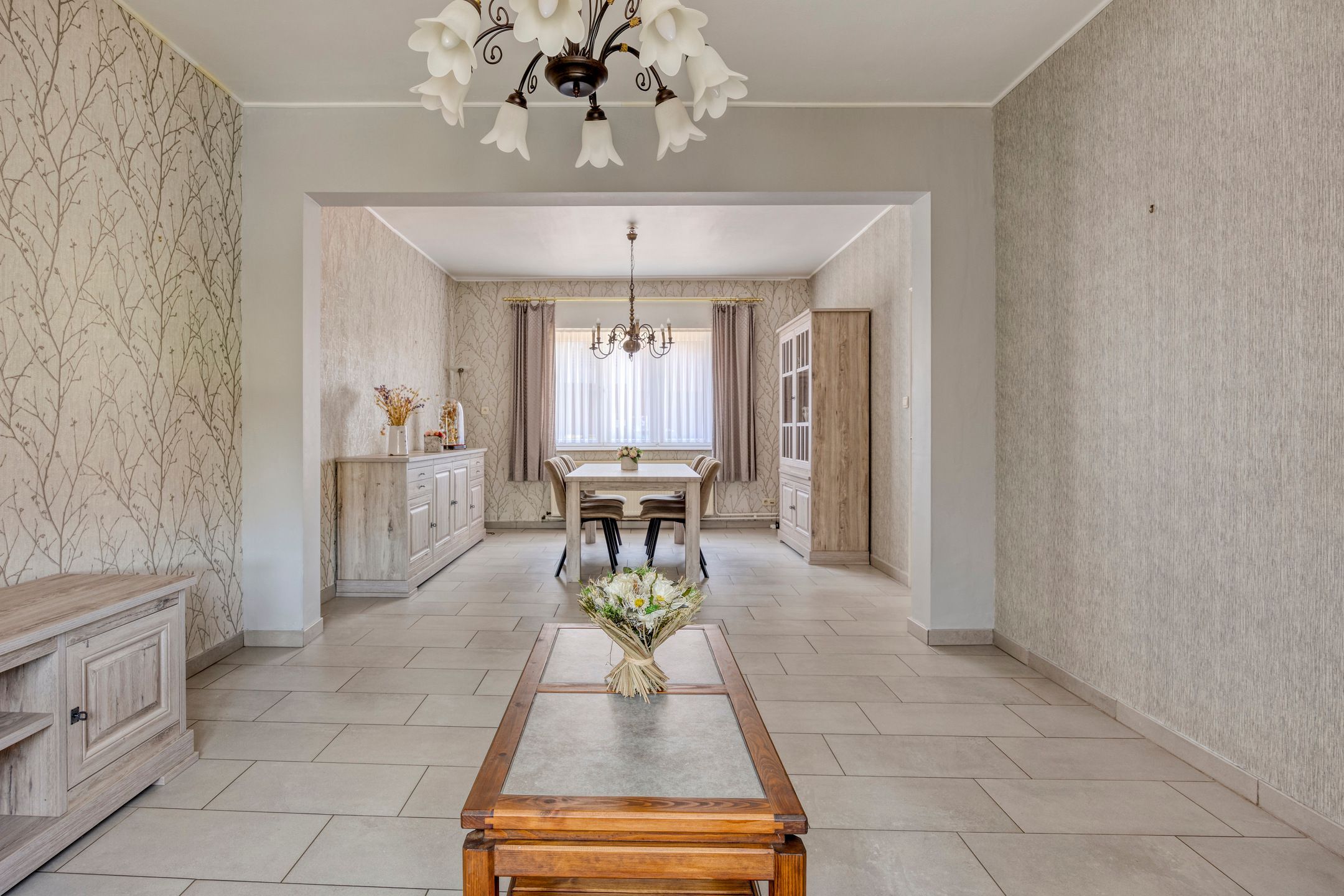 Wonen in dorpelijke charme: lichtrijke en ruime woonst foto 4