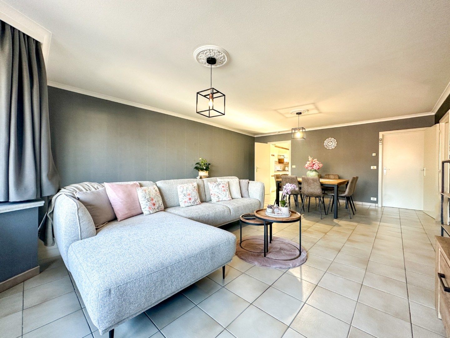 Lichtrijk en ruim appartement hartje Torhout, met 2 slpk en terrassen, Torhout. foto 8