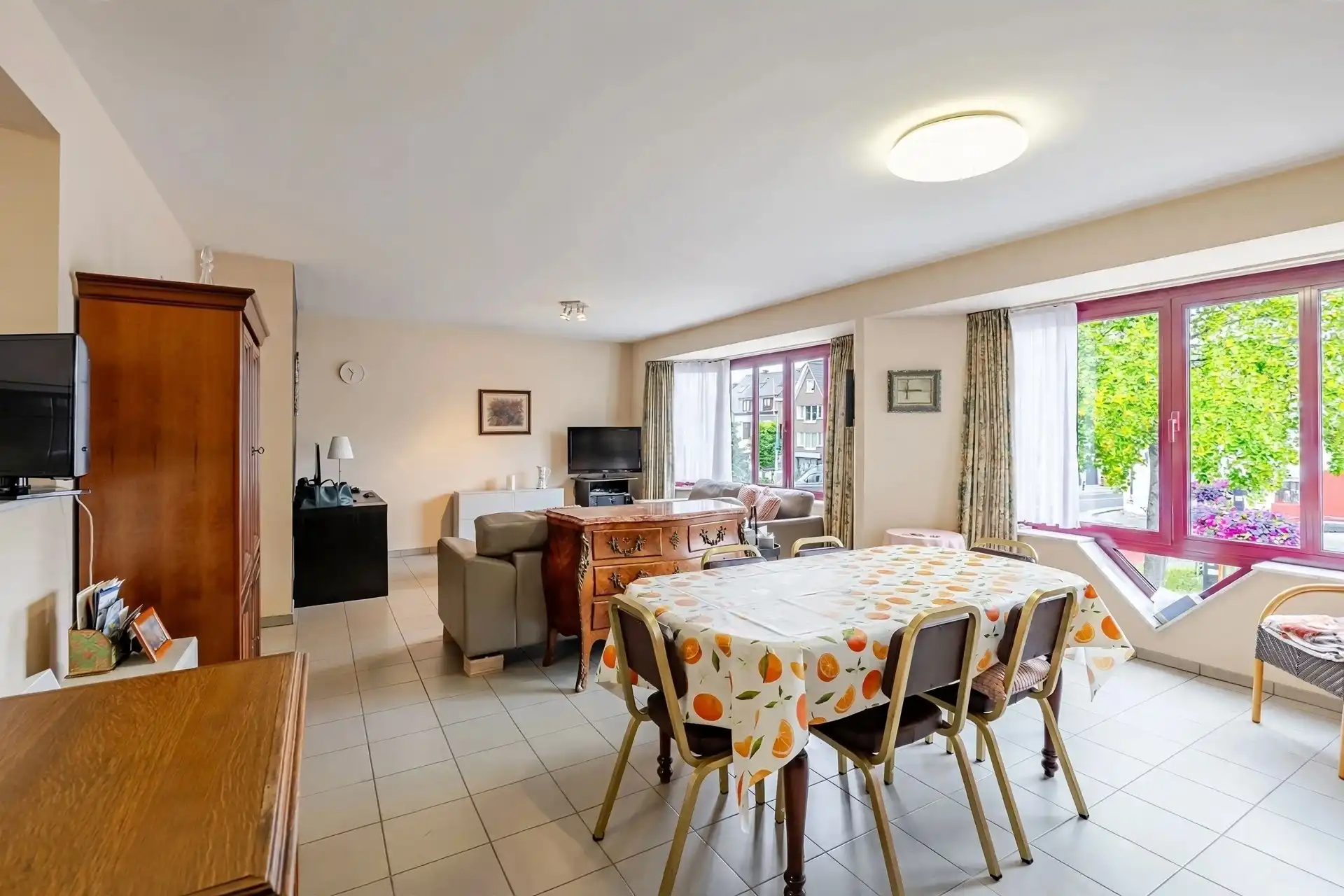 Appartement met 2 slks en staanplaats op topligging foto 5