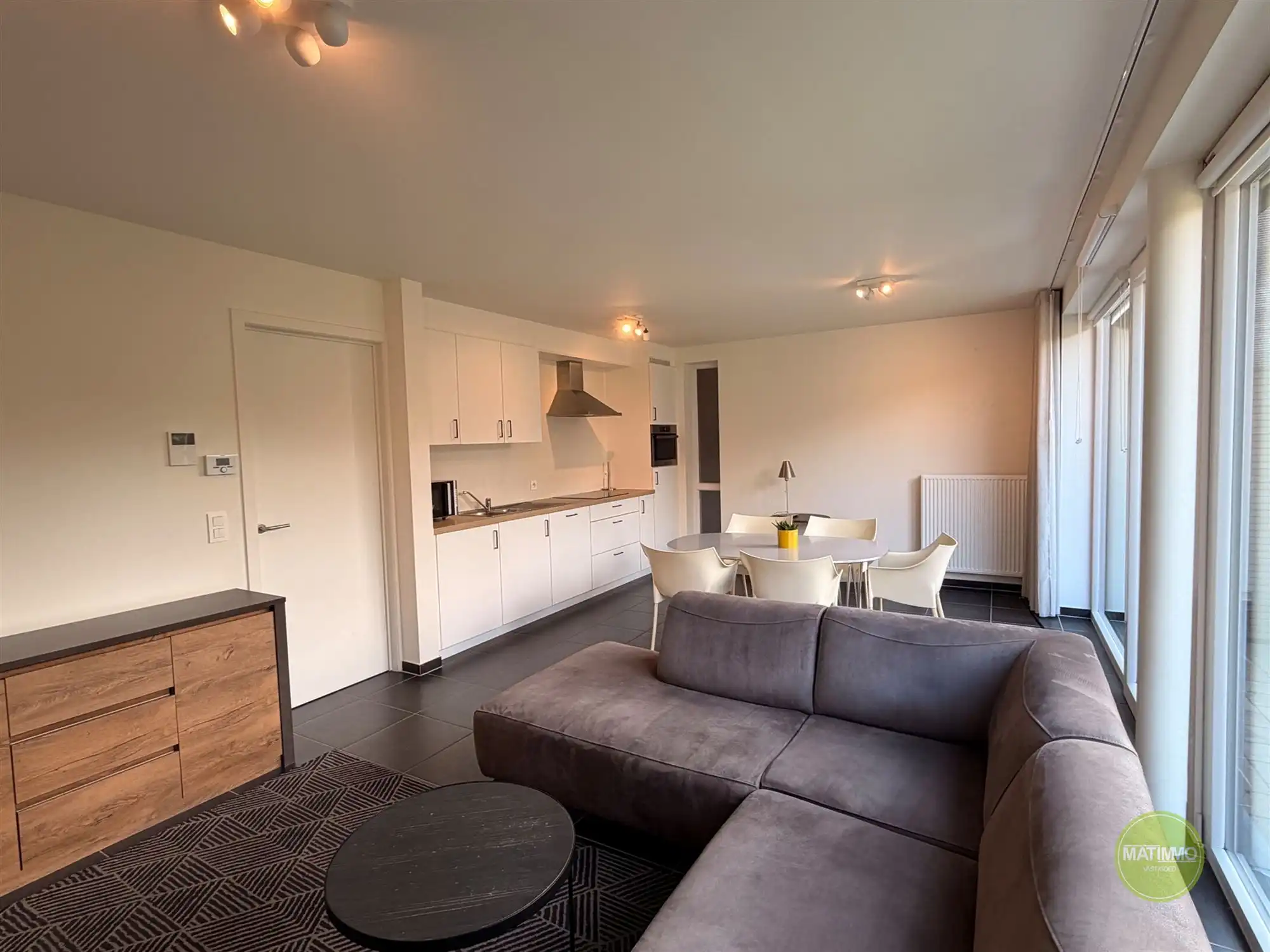 GELIJKVLOERS APPARTEMENT MET PRIVÉTUIN EN CARPORT IN MOL foto 7
