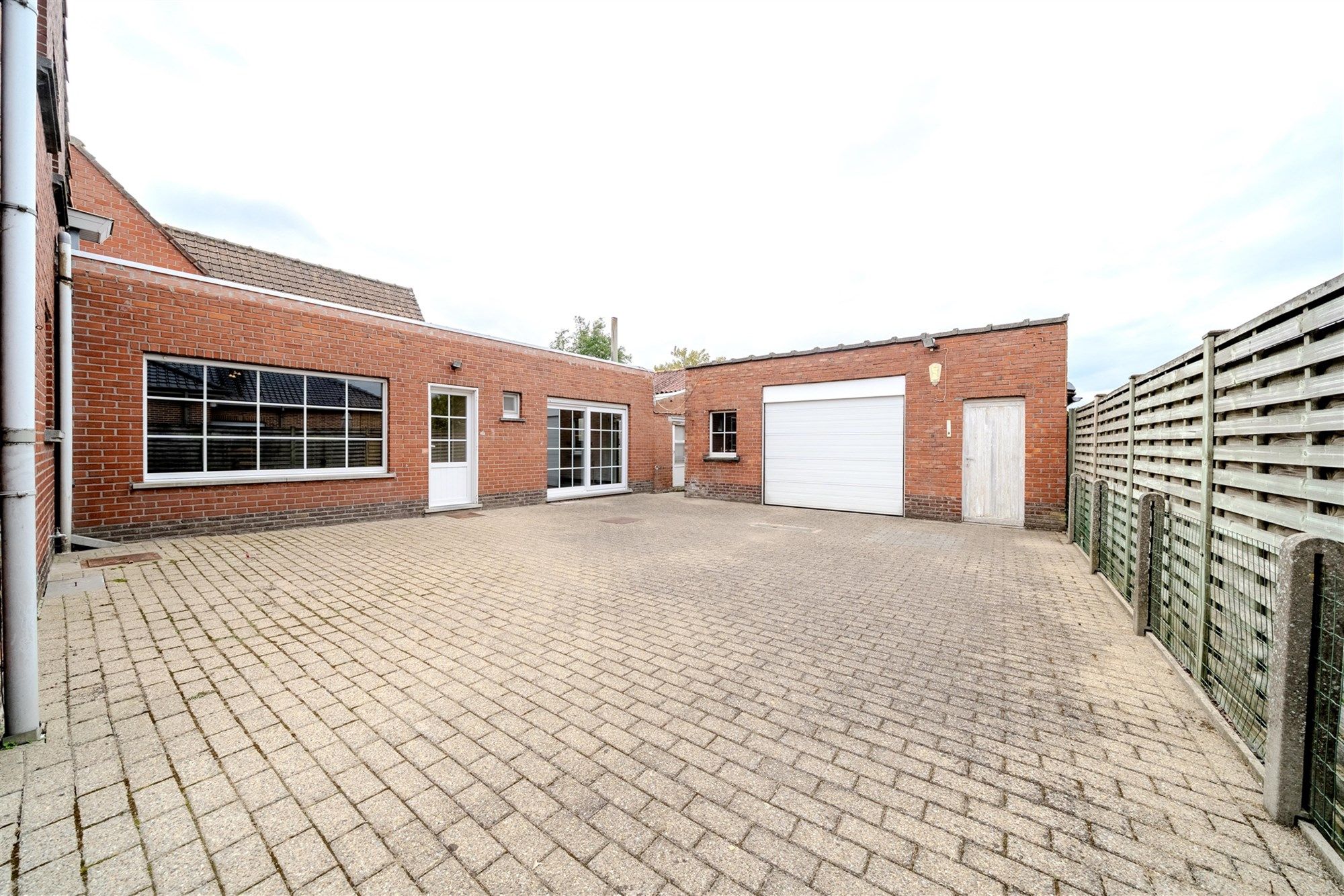 Vrijstaande woning met bijgebouw foto 30