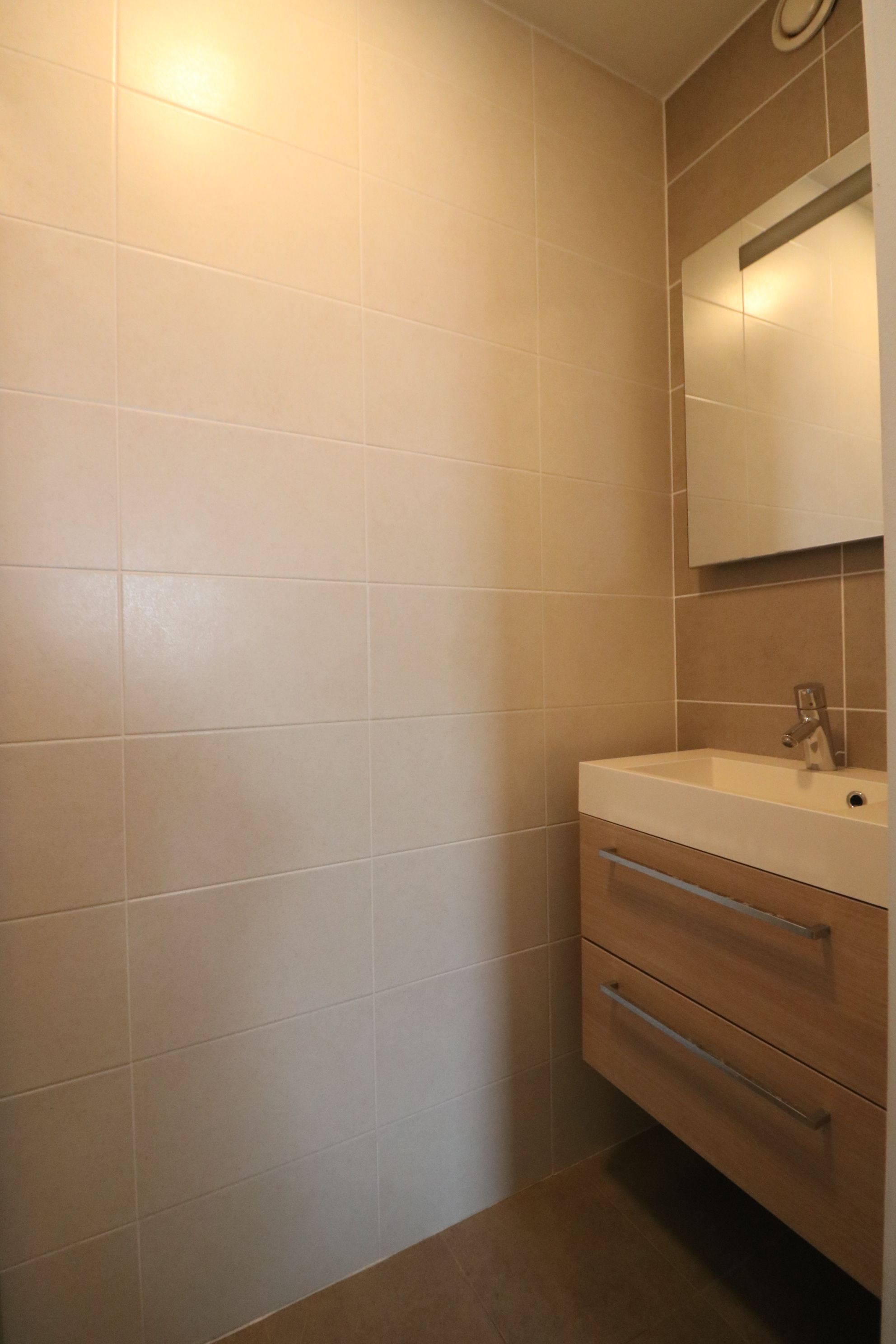 Recent 2 slaapkamerappartement op de eerste verdieping van residentie Travaly. foto 6