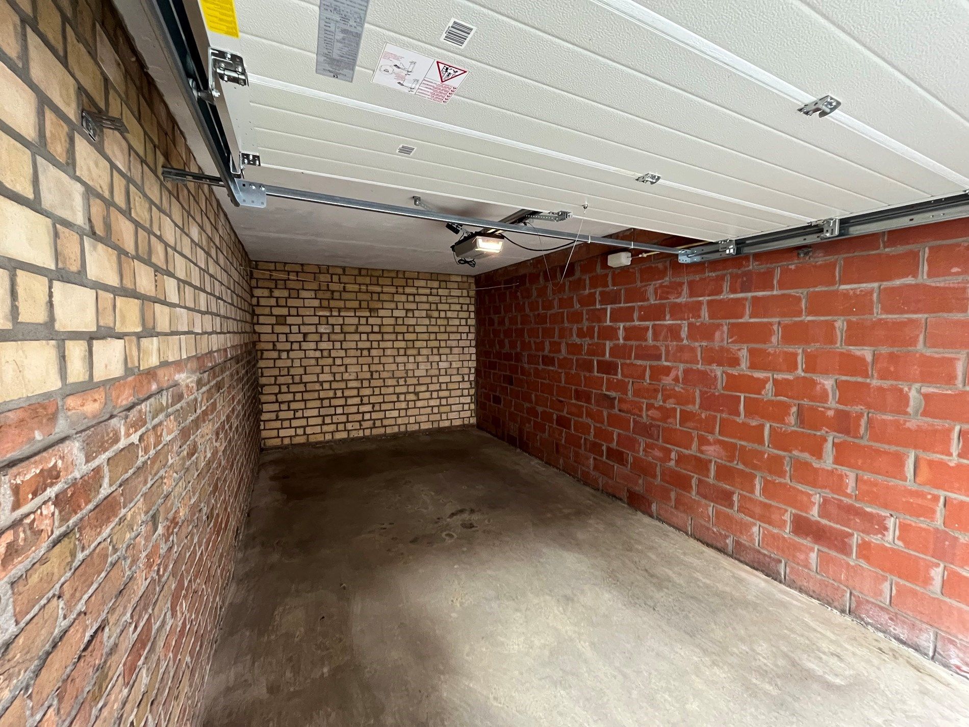 Goed gelegen garagebox foto 5