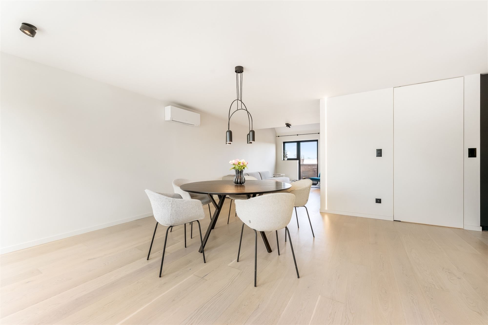 KNAP GERENOVEERD, LICHTRIJK APPARTEMENT (129M²) MET 3 SLAAPKAMERS TE HALEN foto 13