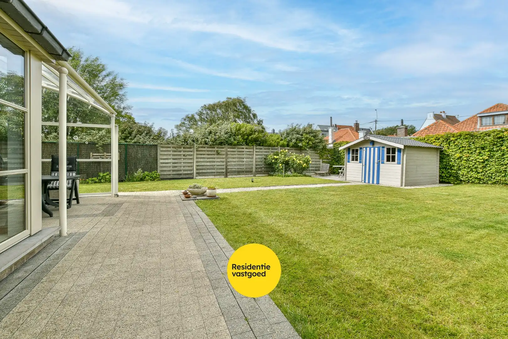 Instapklare halfopen bebouwing met 3 slaapkamers en tuin in De Haan! foto 15