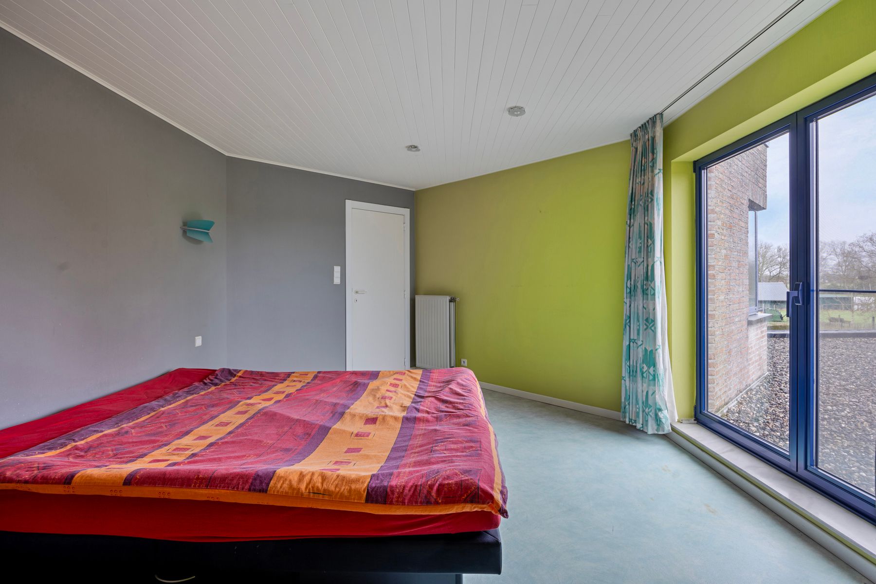 Ruime gezinswoning met 3 slaapkamers op een groot perceel foto 23