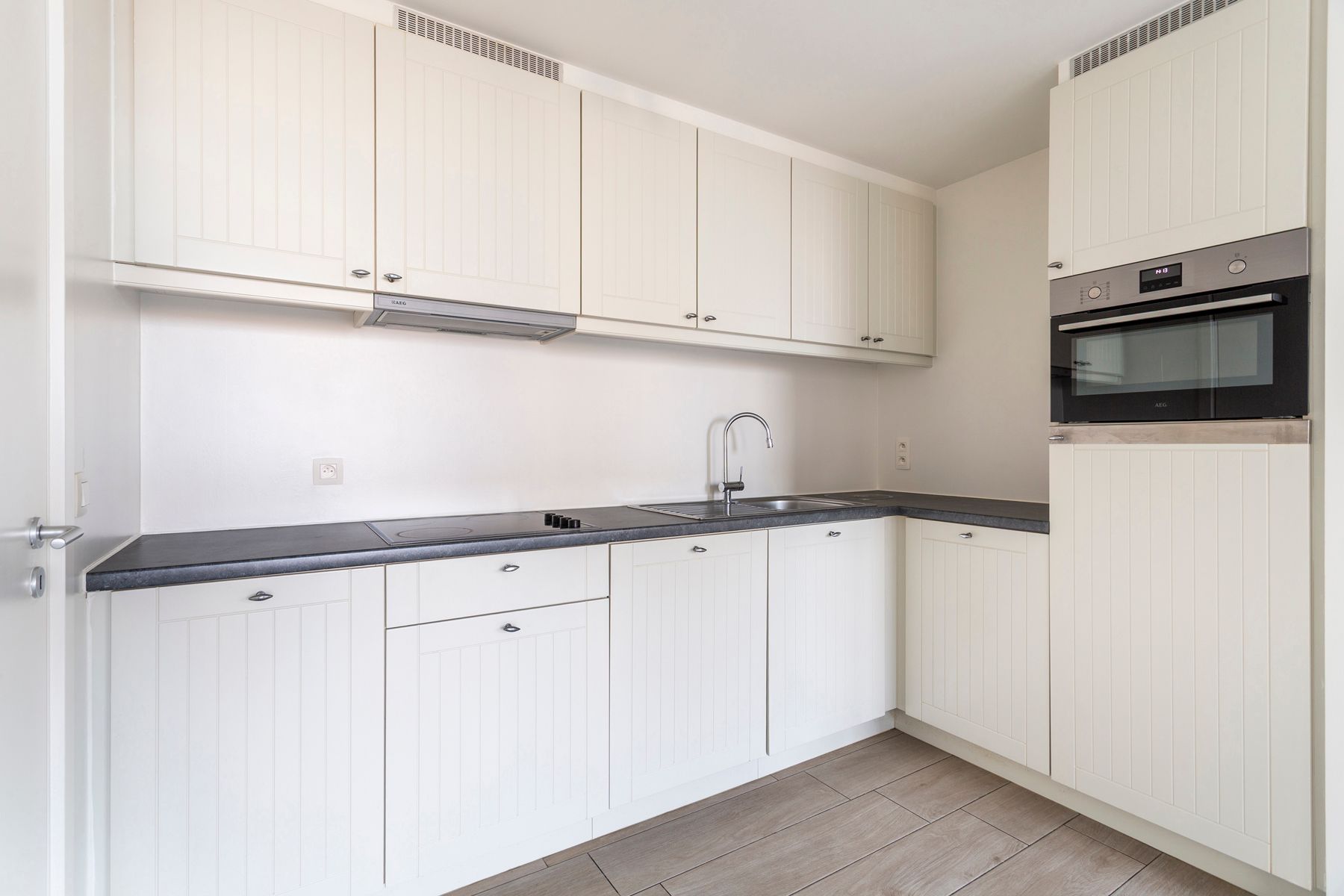 Modern 1-slpk appartement met terras in residentie Cadiz foto 3