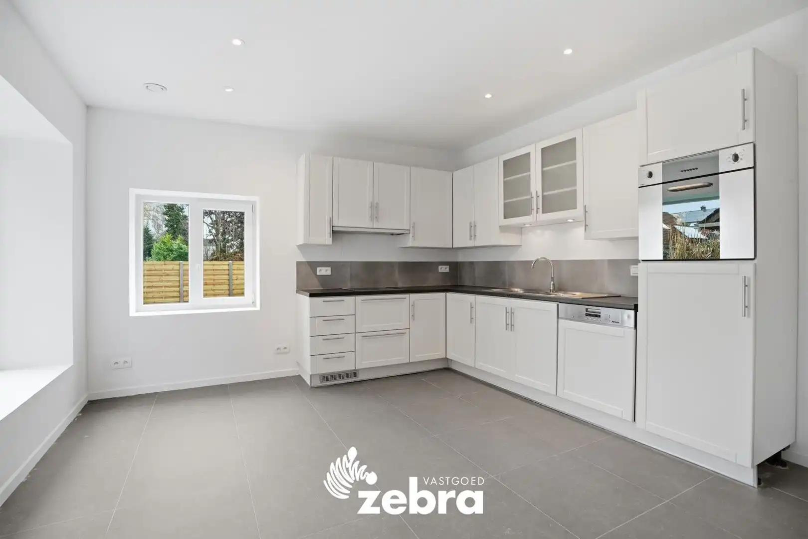 Gerenoveerde halfopen bebouwing in hartje Rumbeke! foto 6