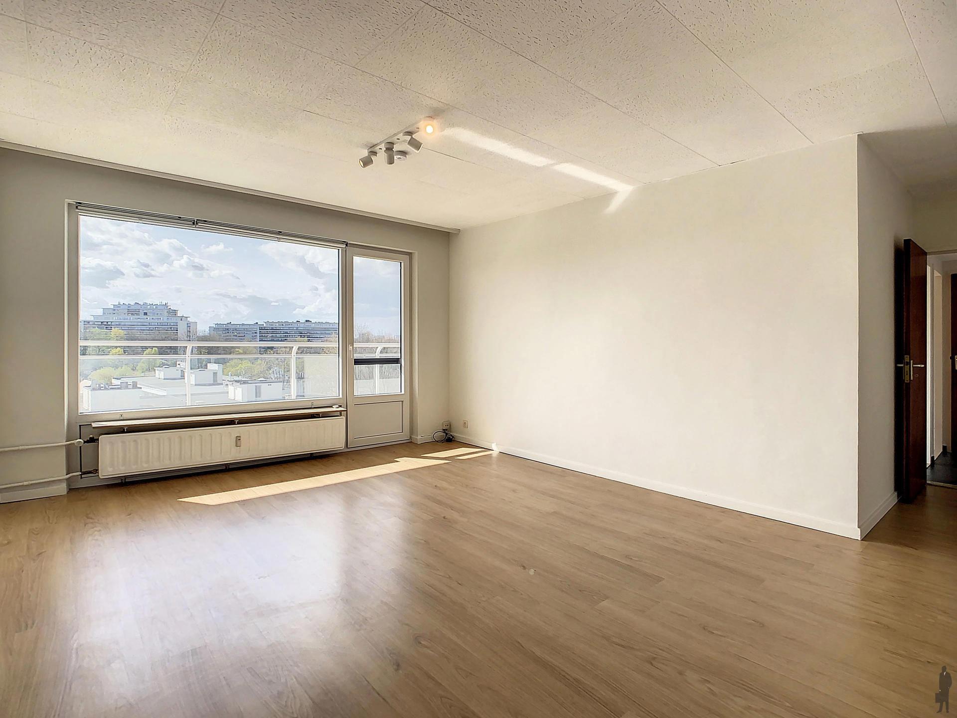 Gezellig appartement met 2 slaapkamers en mooi terras te Berchem! foto 3