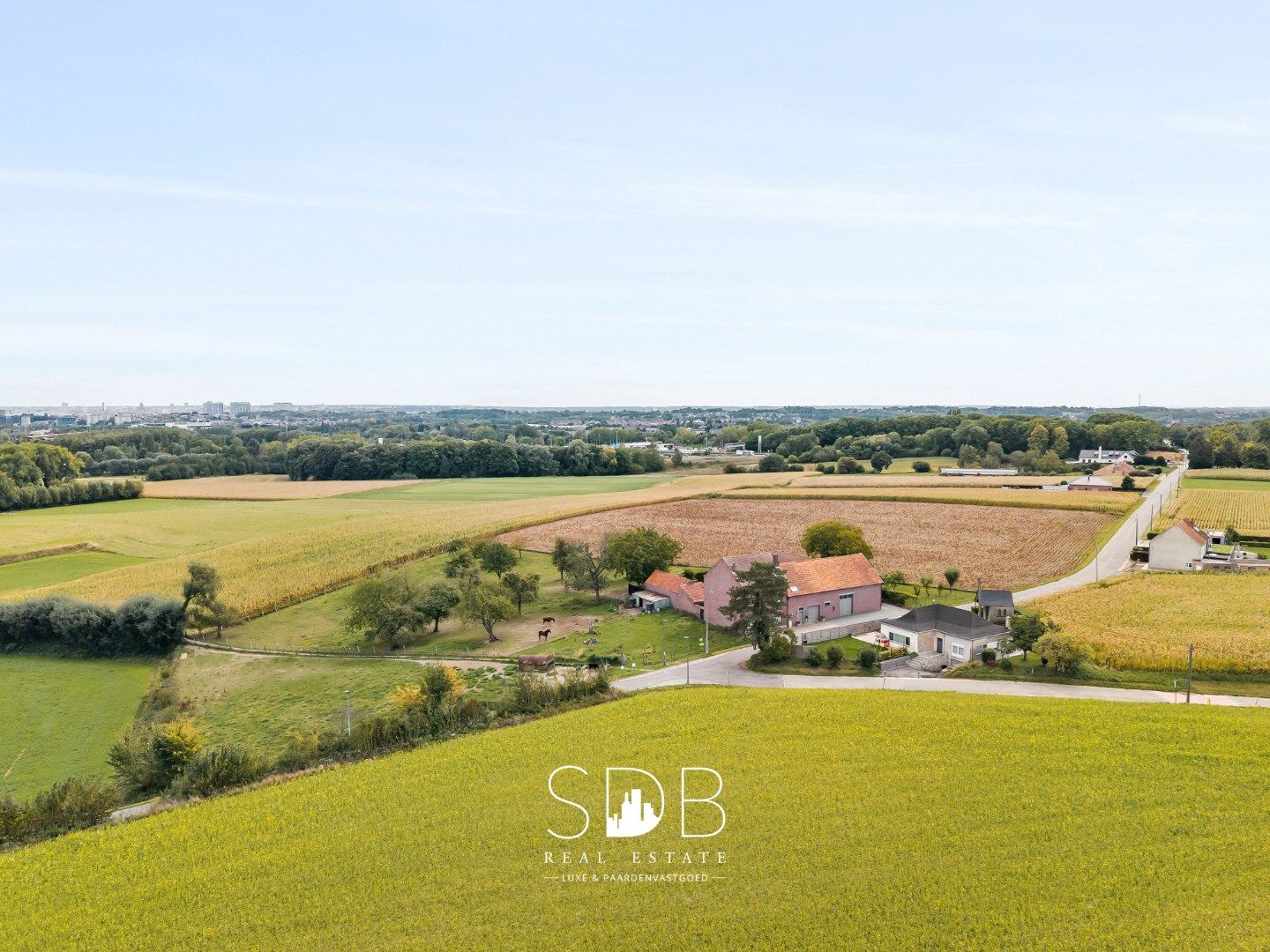 Prachtige landelijke hoeve woning met gezinstuin en graslanden op 1hectare foto 33