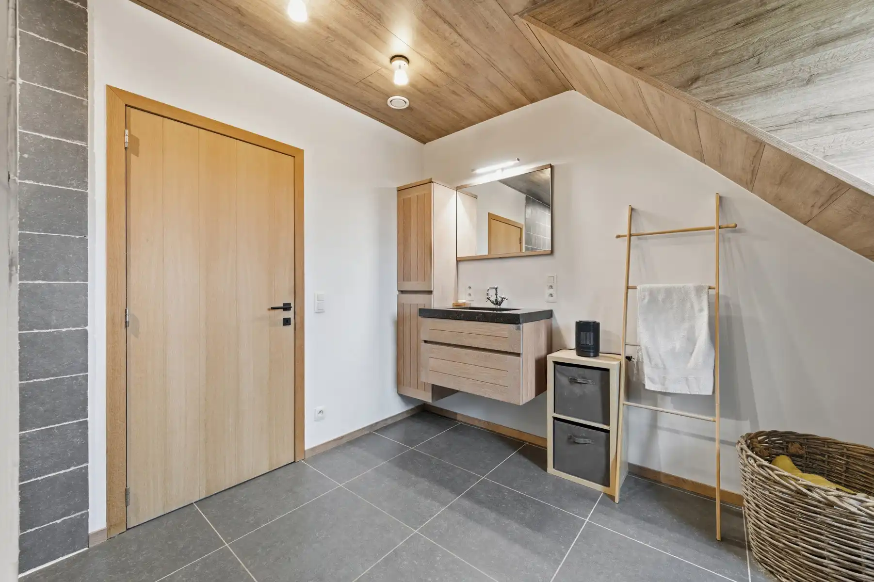 Recente BEN villa met 1,7 ha weiland foto 20