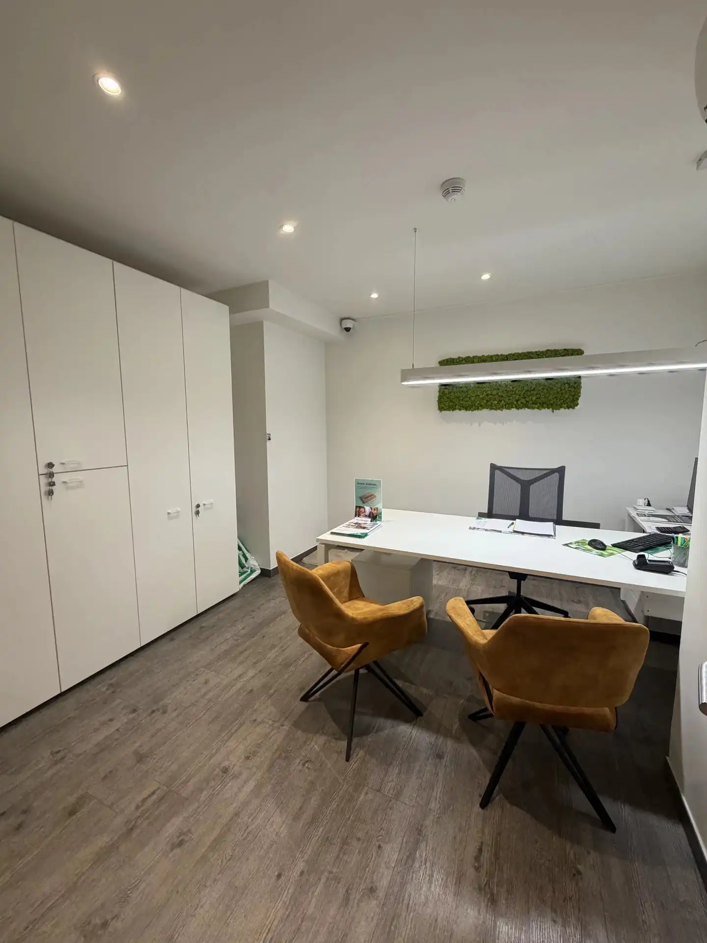 Ruim handelspand op toplocatie in Koersel centrum foto 5