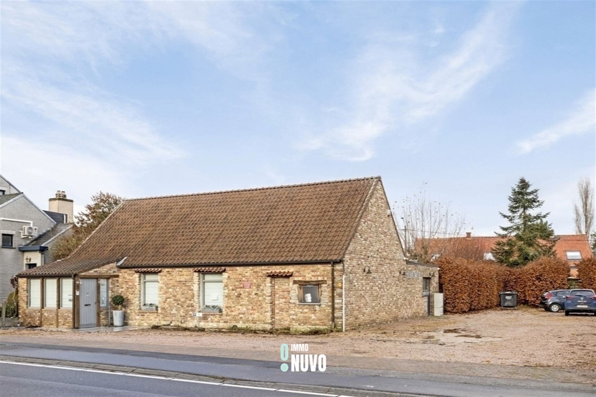 Polyvalent handelspand met woning op topligging  foto 2