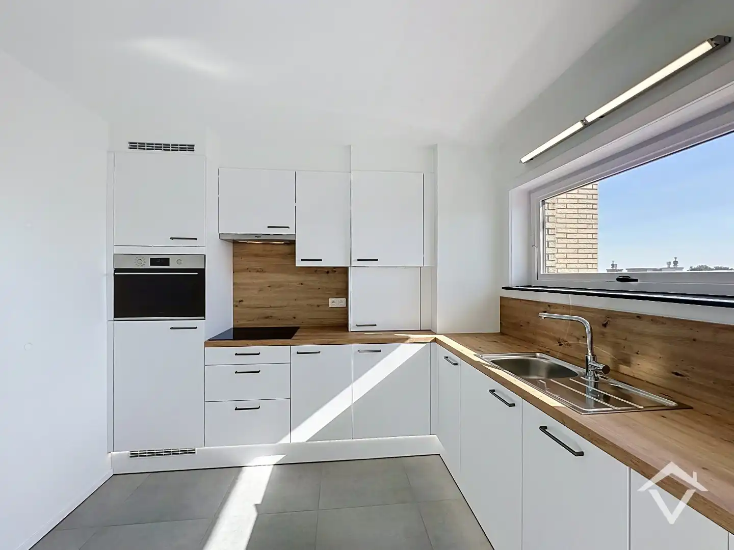 VOLLEDIG VERNIEUWD APPARTEMENT MET AUTOSTAANPLAATS OP EEN TOPLOCATIE IN KOKSIJDE foto 9