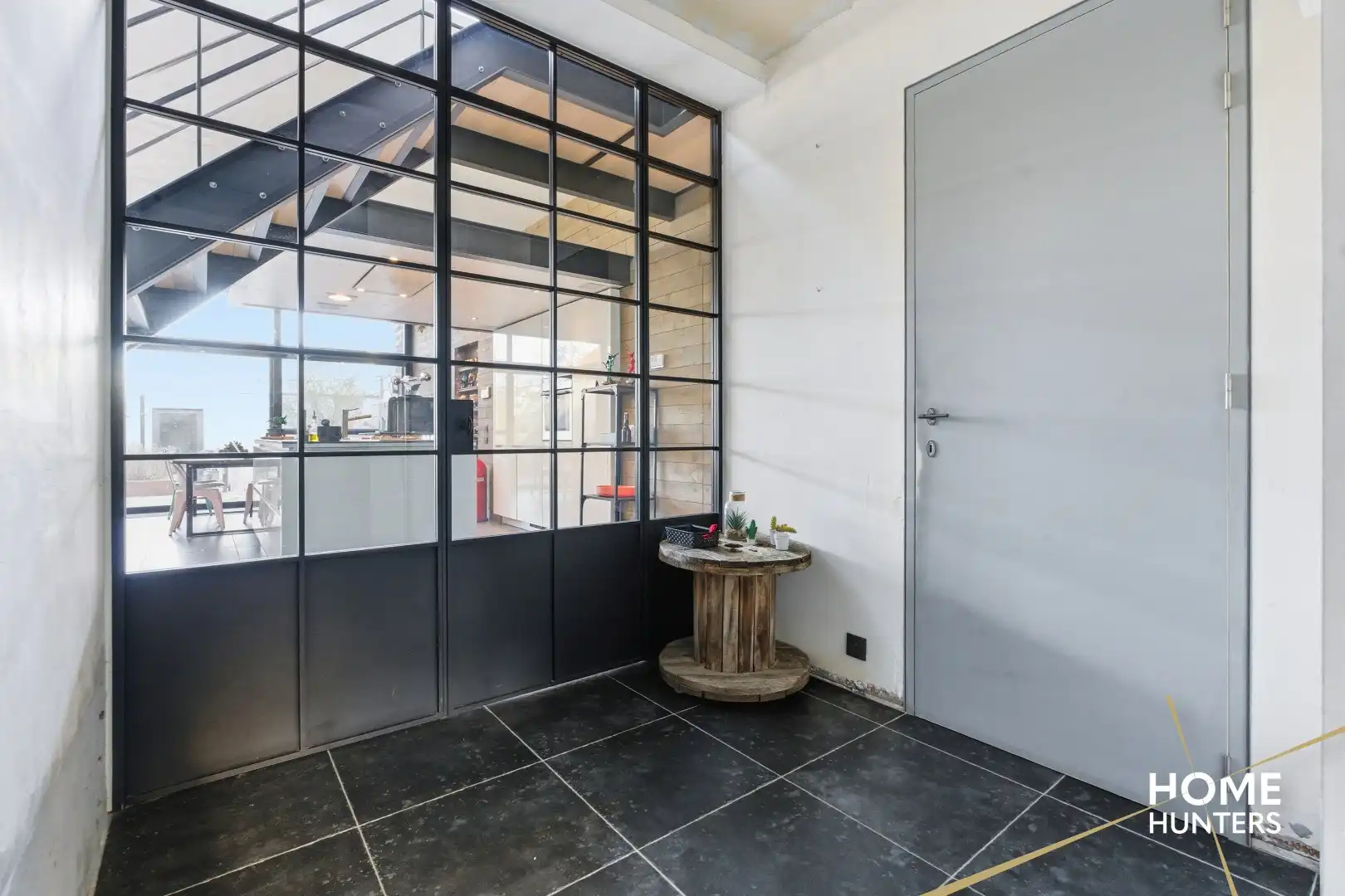 Unieke woning op ruim perceel met 6 slaapkamers in hartje Zarren! foto 2