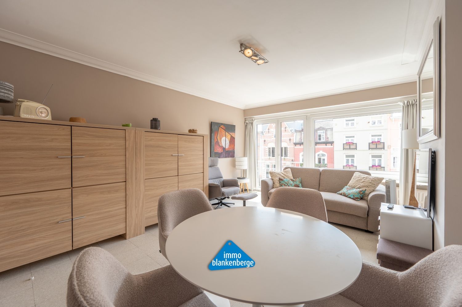 Lichtrijk en gemeubeld appartement vlakbij de zeedijk en het centrum van Blankenberge foto 4