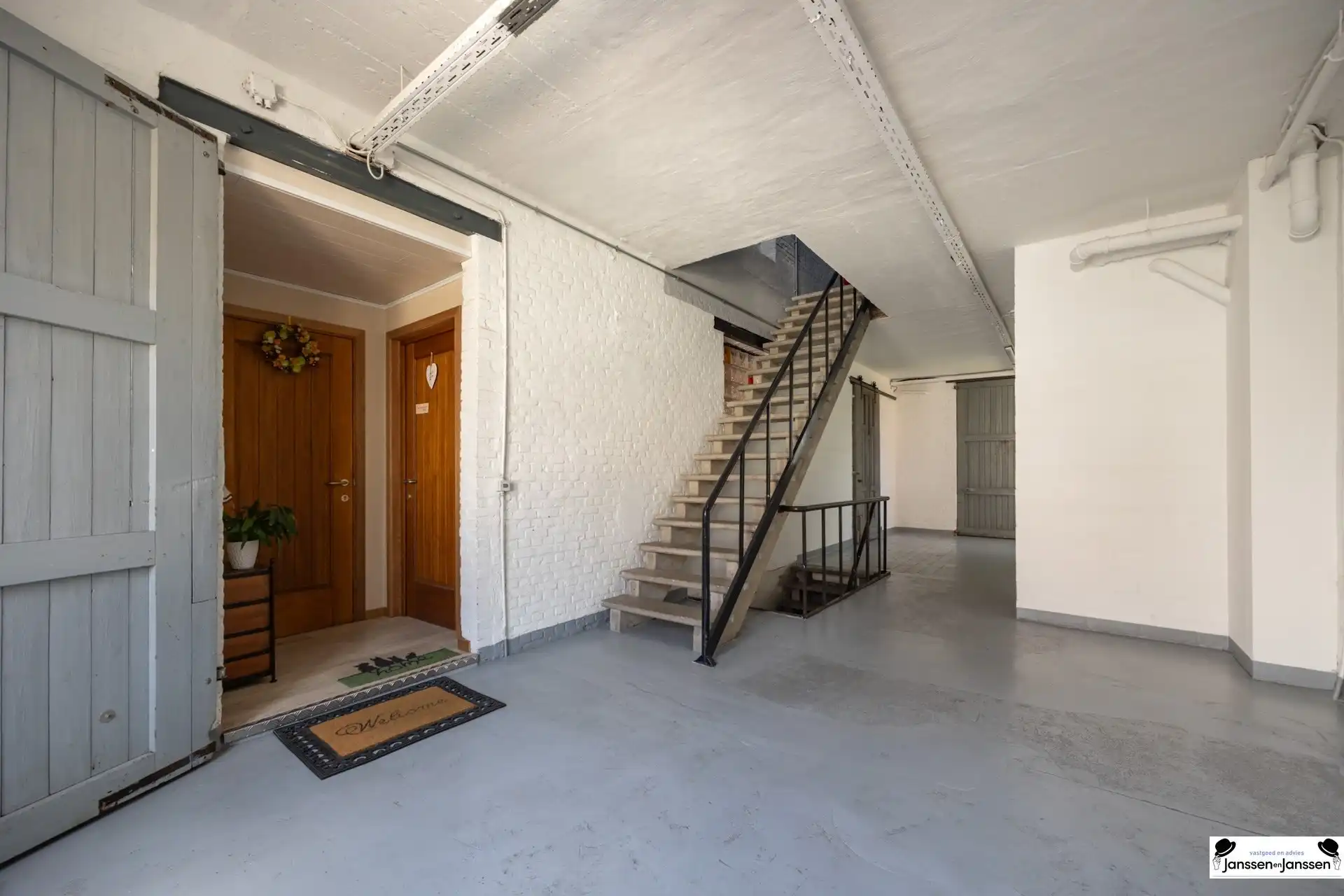 Ruim appartement in voormalige suikerfabriek Merksem foto 16