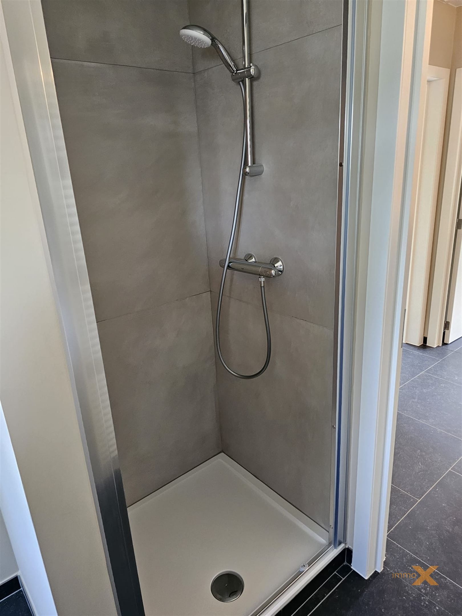 GERENOVEERDE INSTAPKLARE WONING MET GARAGE foto 23