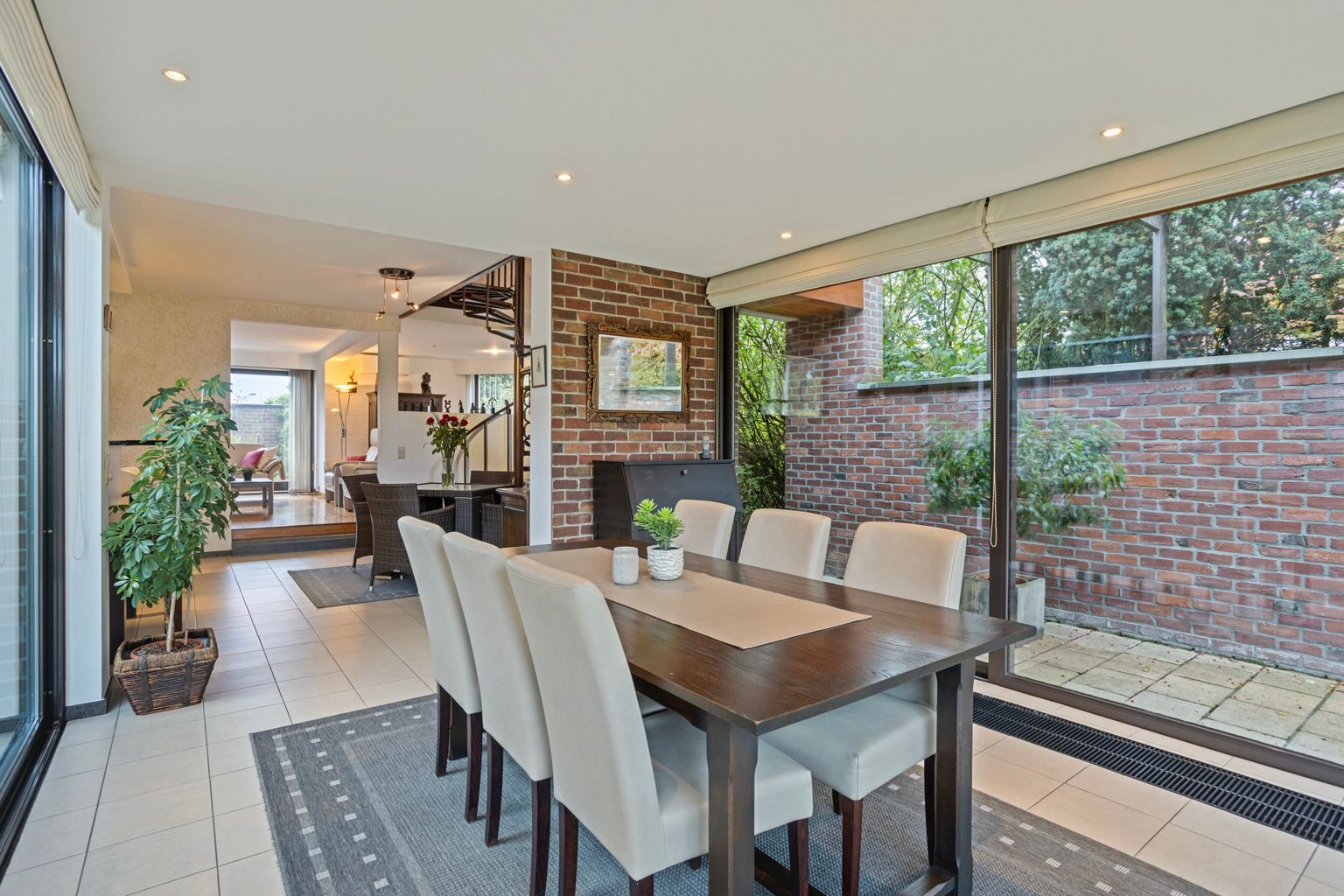 WONING IN DOODLOPENDE STRAAT , GRENZEND AAN NATUURGEBIED foto 3