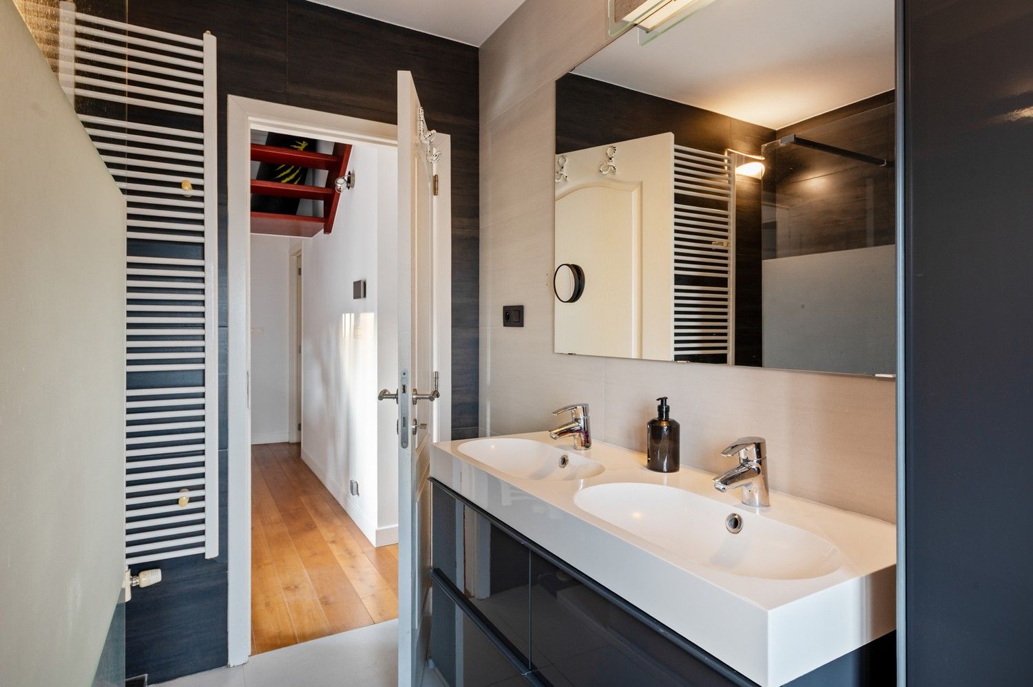 Instapklare woning met 4 slaapkamers, garage en tuin te Berchem! foto 19