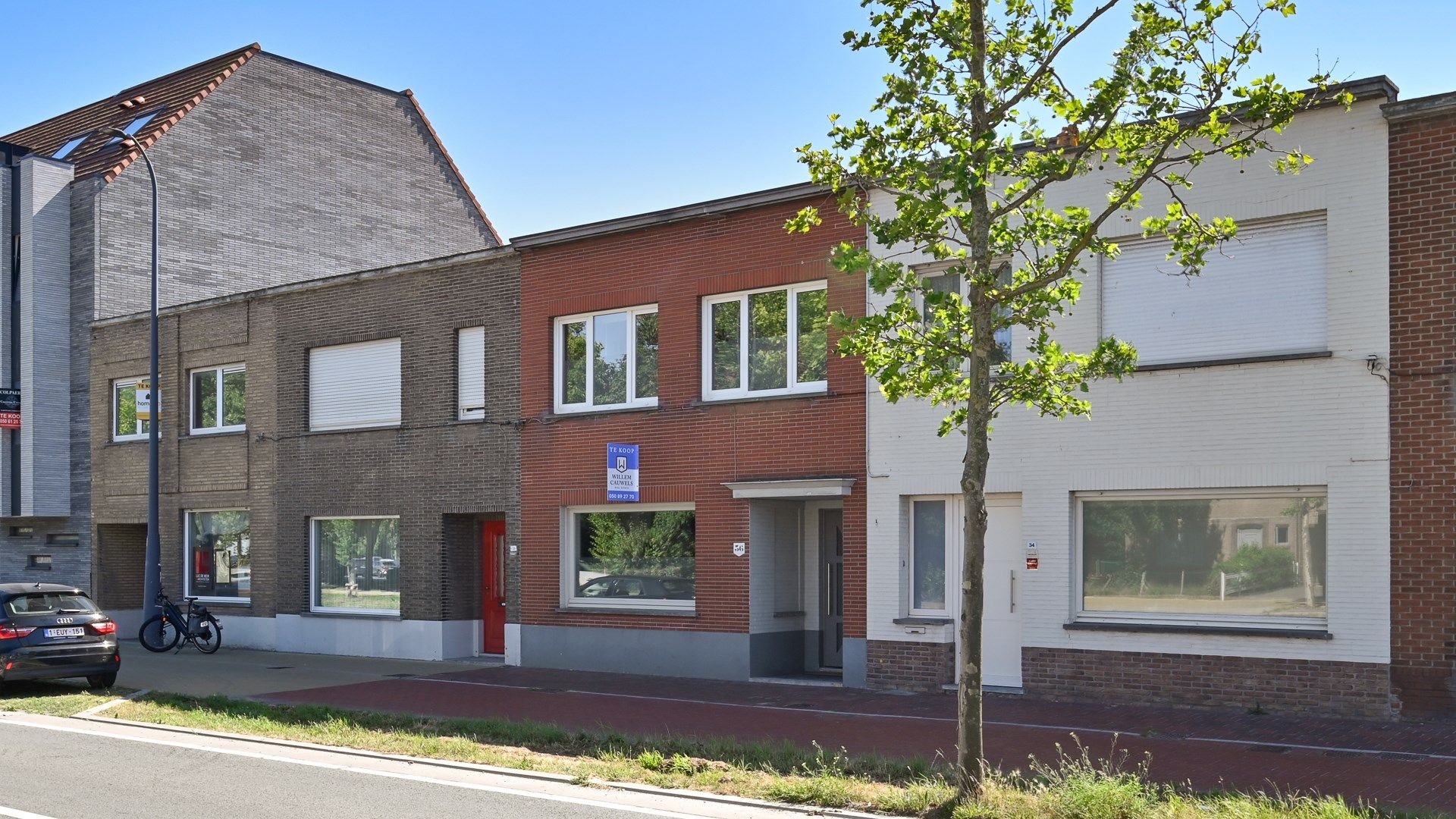 Ruime woning met garage & tuin nabij Knokke-centrum foto {{pictureIndex}}