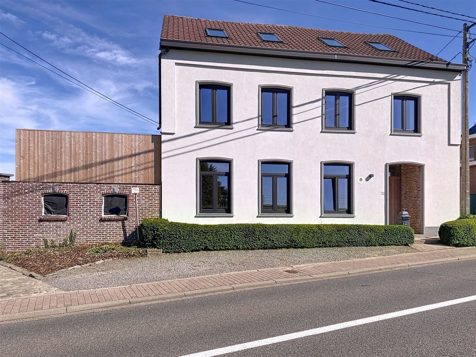 Energiezuinige, volledig gerenoveerde hoeve met bijgebouwen, 7a 83ca foto 2