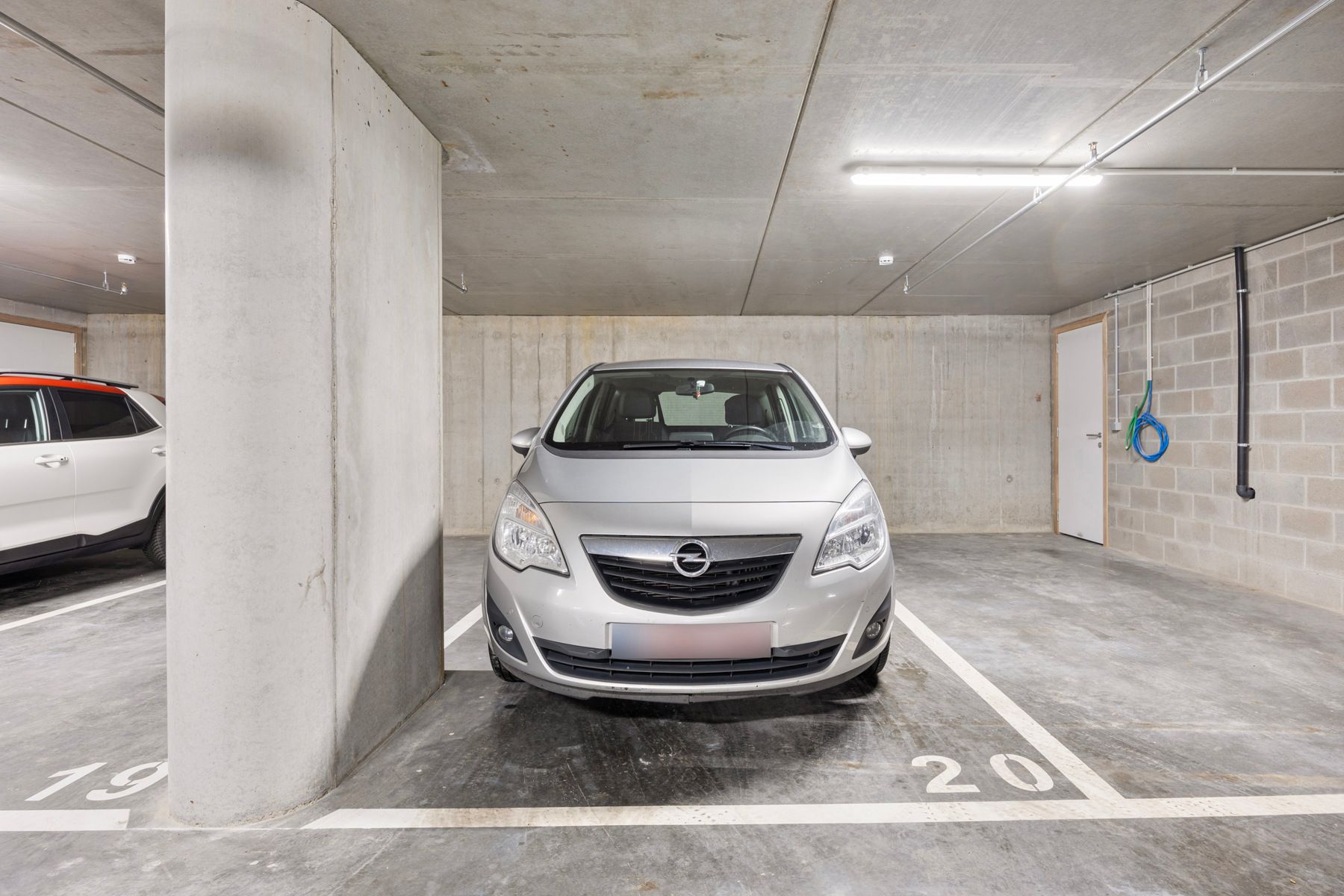 Parkeerplaats te koop foto {{pictureIndex}}