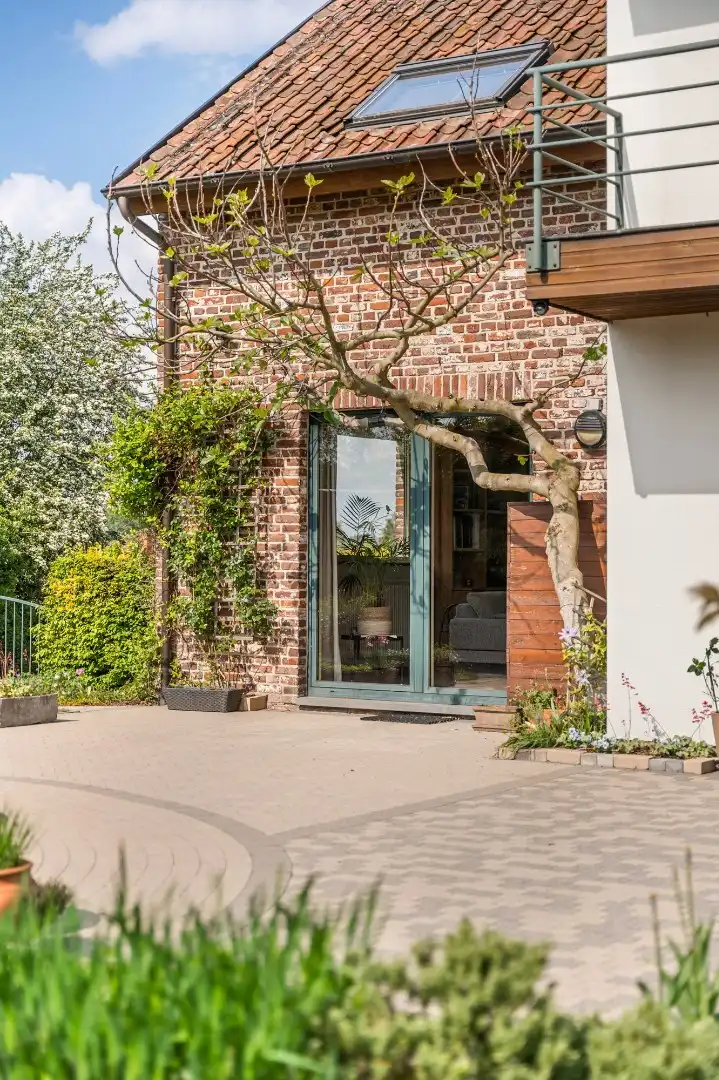 Uitstekend heropgebouwde karakterwoning op 50 are, in een gegeerde rustige omgeving met zicht op de omliggende velden. foto 23