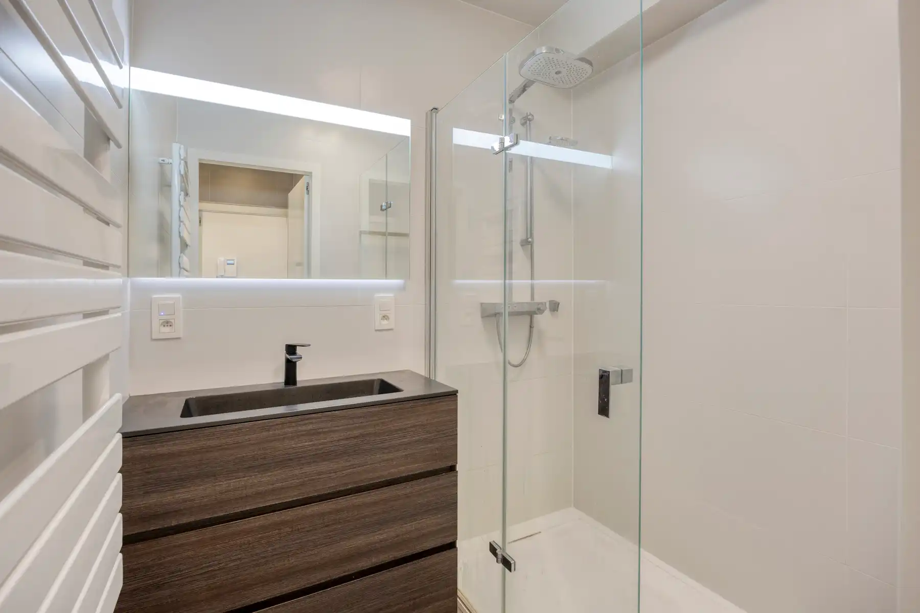 Modern en energiezuinig gelijkvloers appartement vlabij centrum foto 20