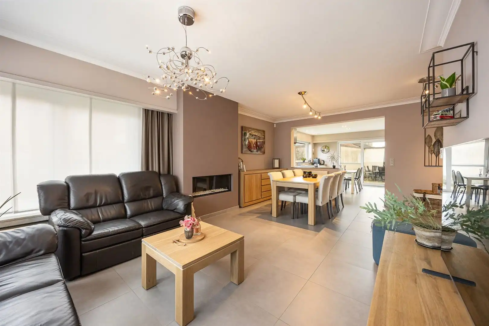 Woning met 5 slaapkamers en 2 badkamers op zuid perceel. foto 5