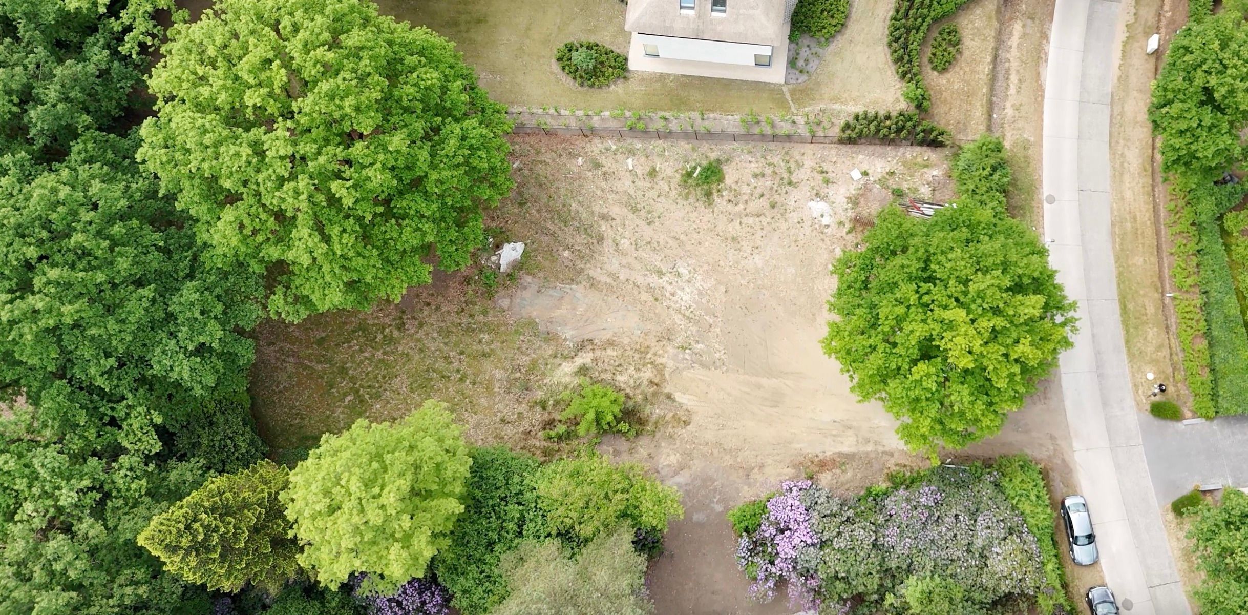 Exclusief perceel van ca. 2336m² in prestigieuze Koningshof foto {{pictureIndex}}