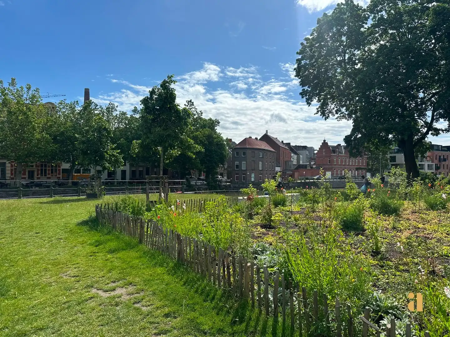 Vernieuwde gemeubelde studio foto 15