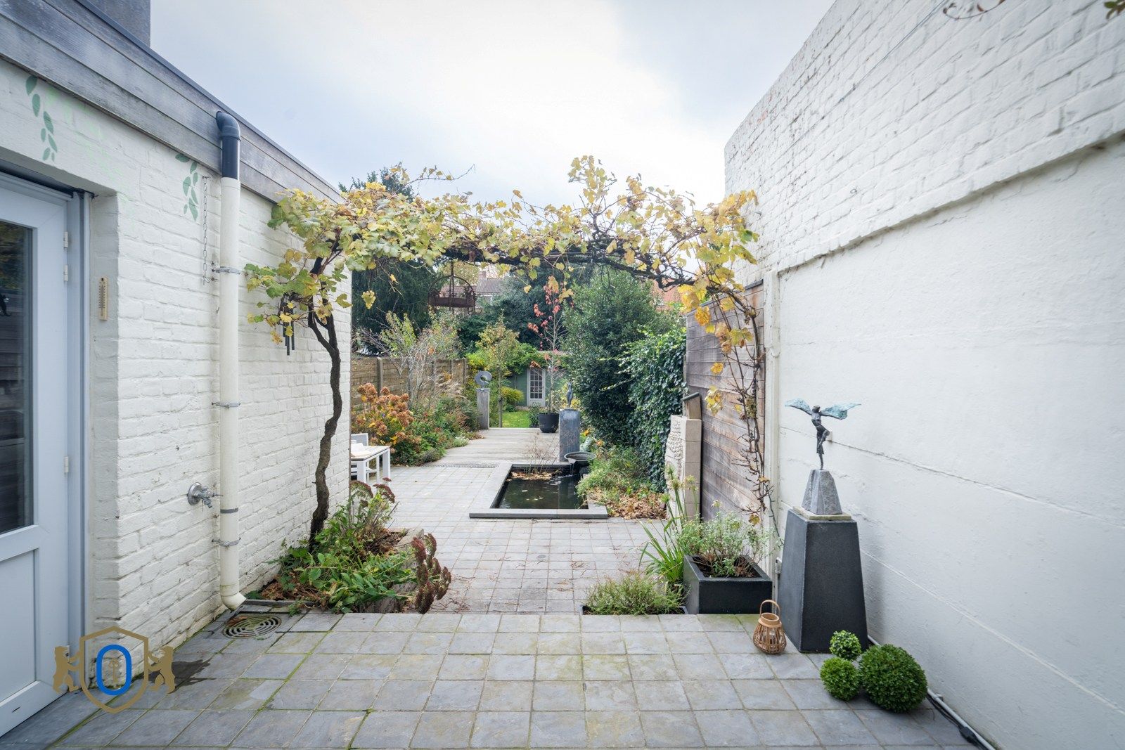 Brugse 3-slpkr herenwoning met studio & romantische tuin foto 15