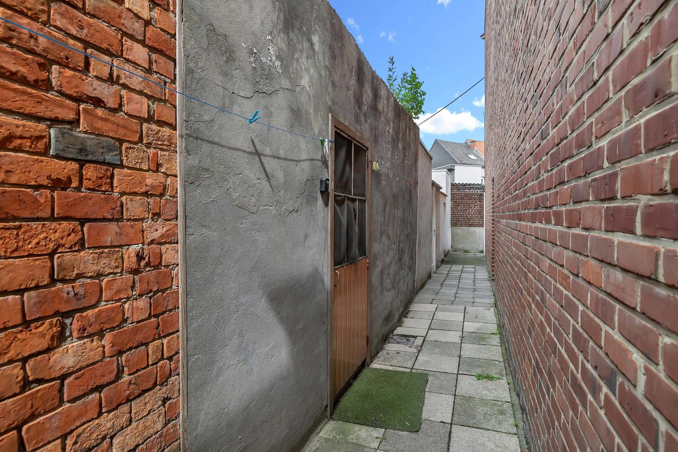 Te renoveren woning op toplocatie in het centrum van Aalst foto 18