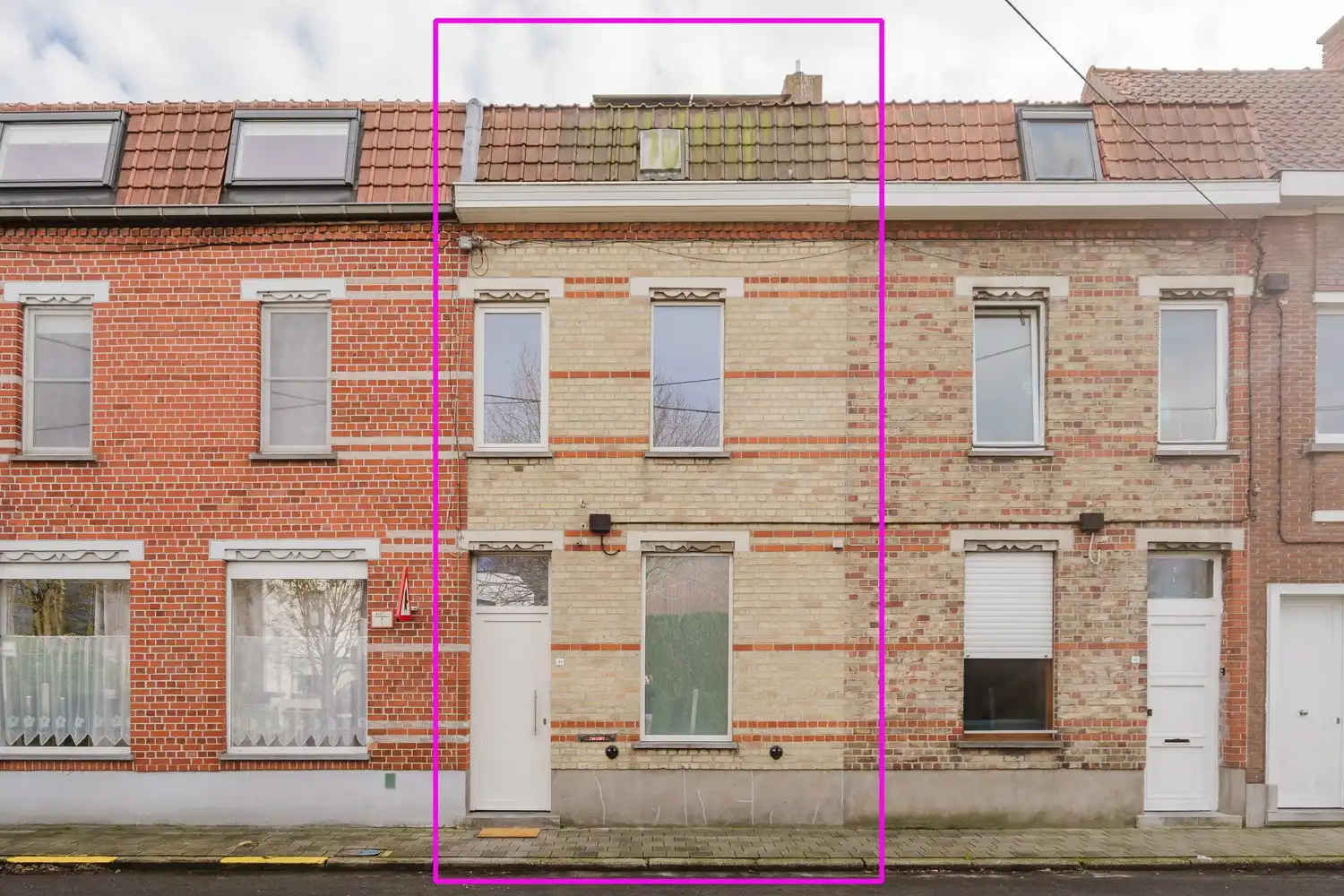 Stadswoning met koer foto {{pictureIndex}}