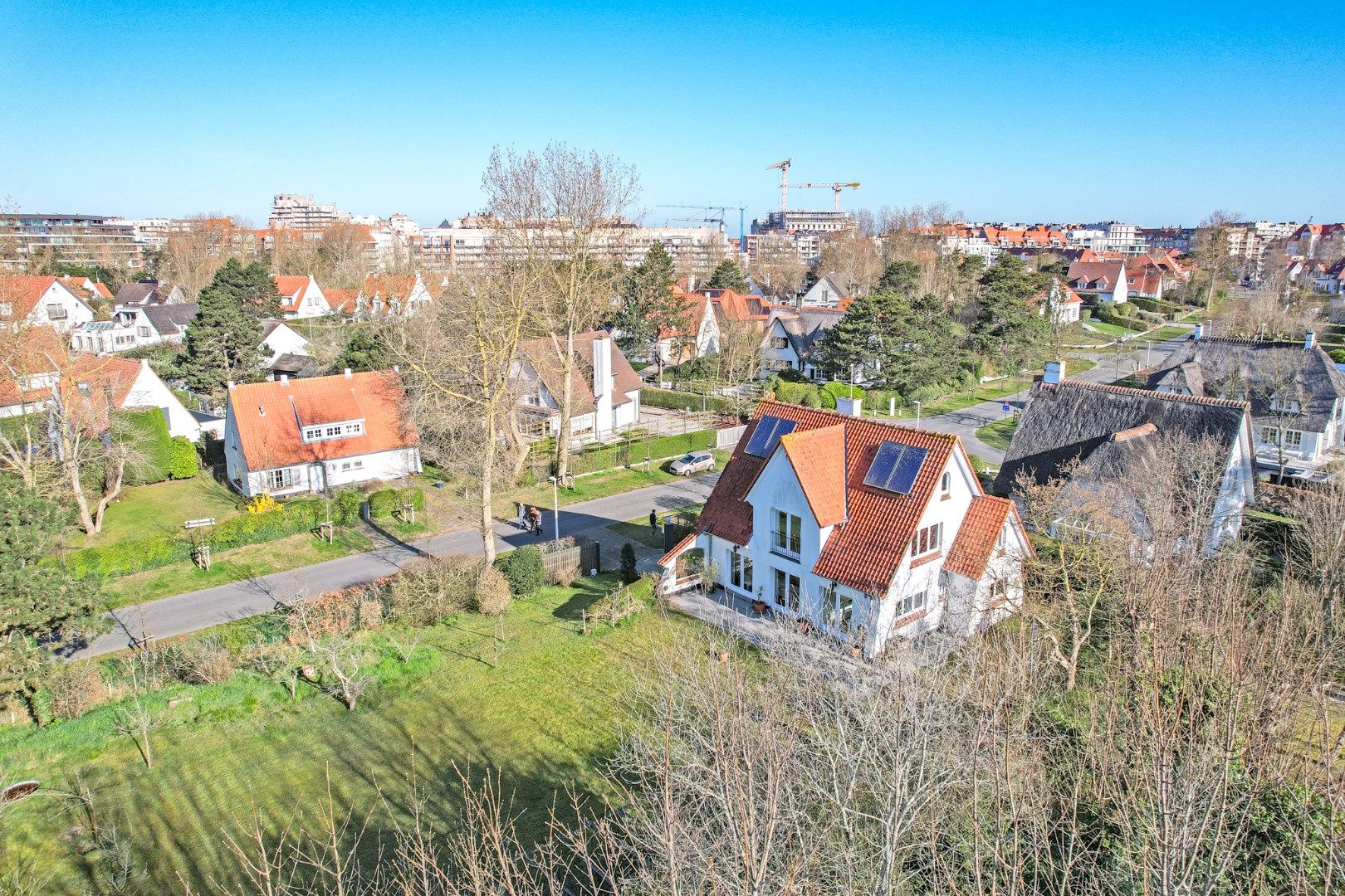 Karaktervolle Villa in de Simli-wijk te Nieuwpoort op 717 m²– unieke kans! foto 3