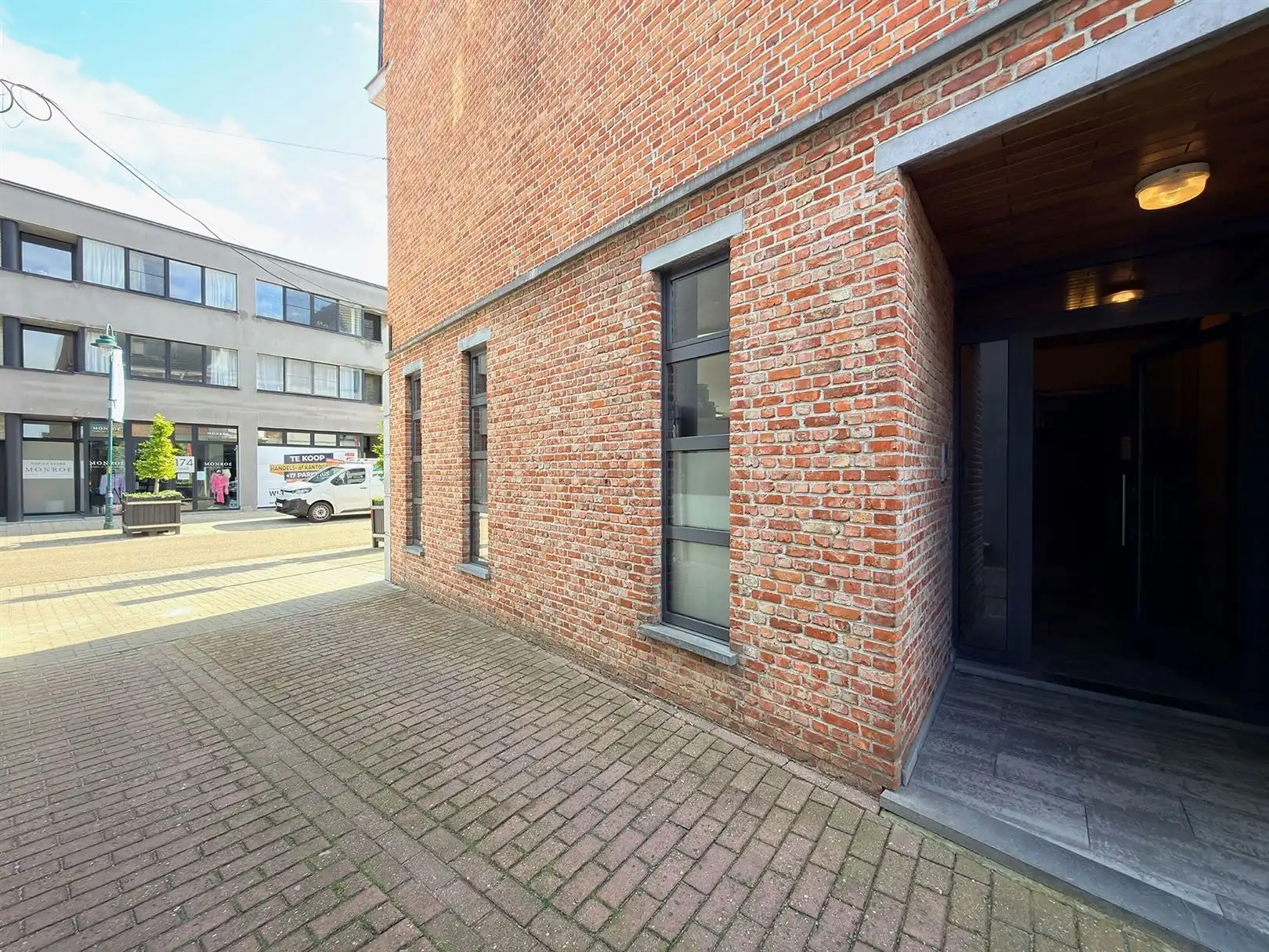 Handelsgelijkvloers, 3 appartementen en eigen parking!! foto 23