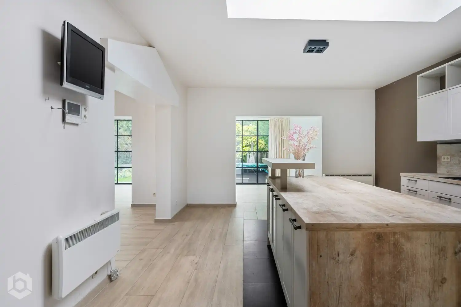 Zeer ruime kangoeroe-woning met achterliggend commerciële units met uitbereidingsmogelijkheden (KMO bestemming) foto 6