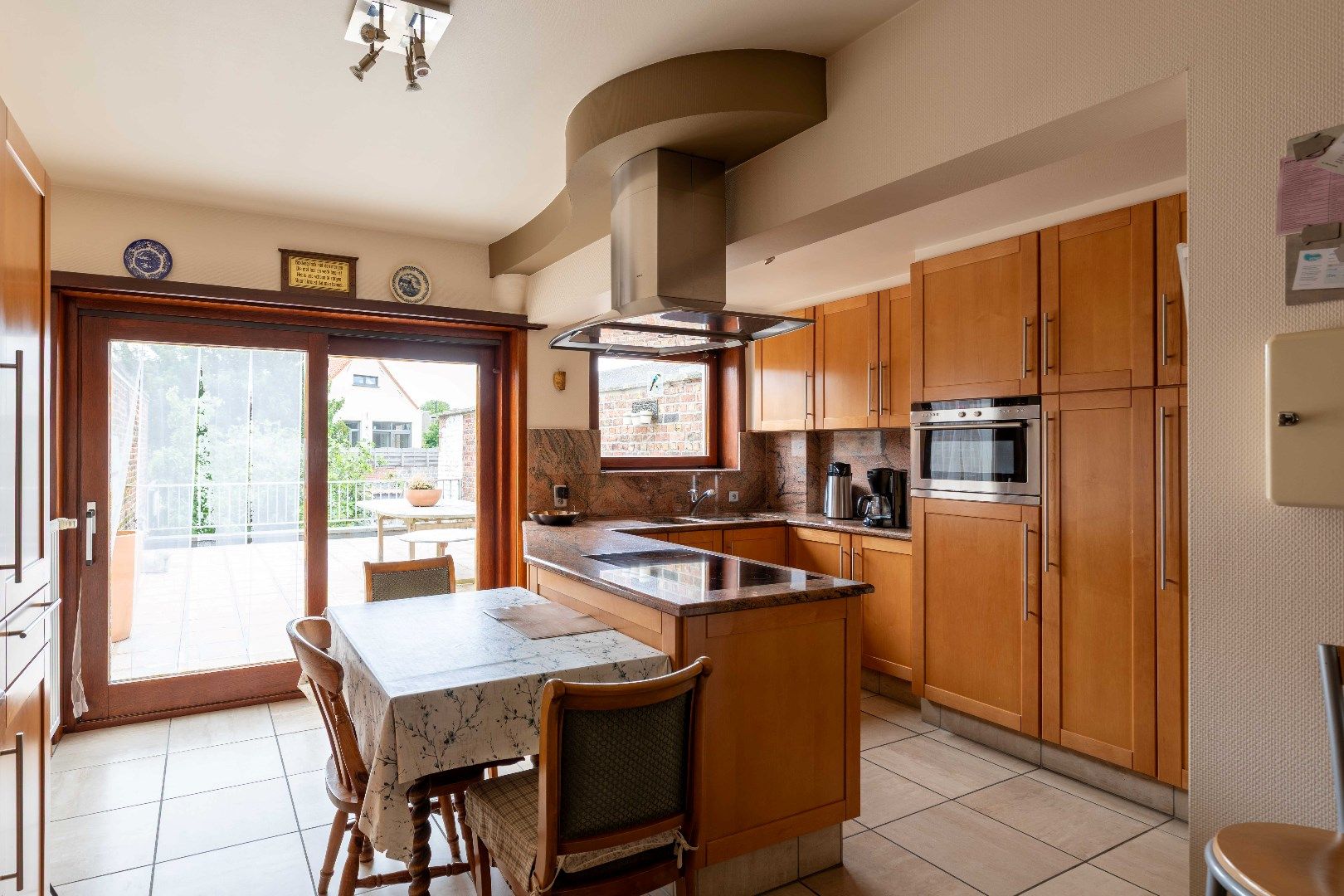 Ruime, praktische woning met grote garage, praktijk en 5 slaapkamers! foto 5