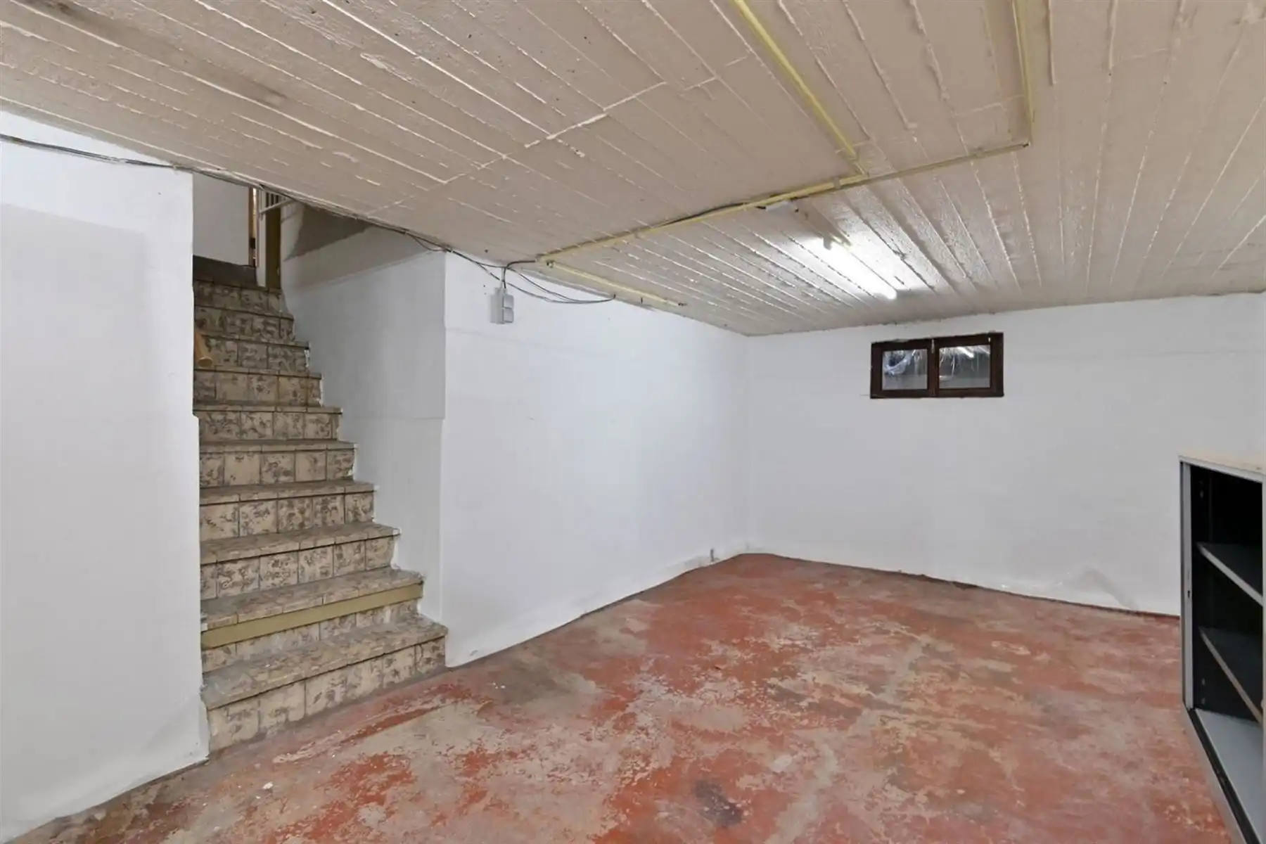 Modern, gerenoveerd kantoor met ruime garage foto 10