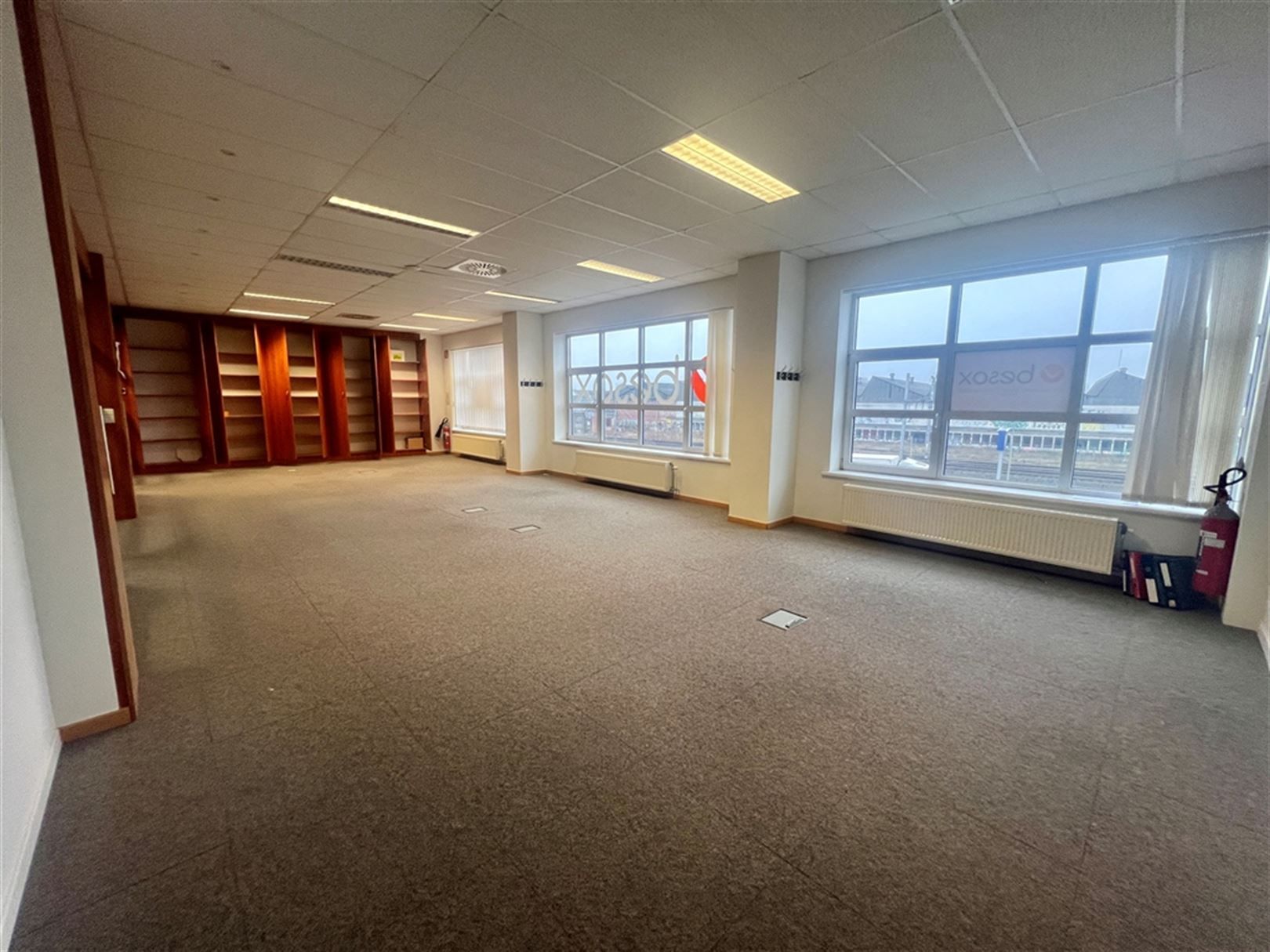 Instapklaar kantoor aan op- en afrit Gentbrugge foto 2